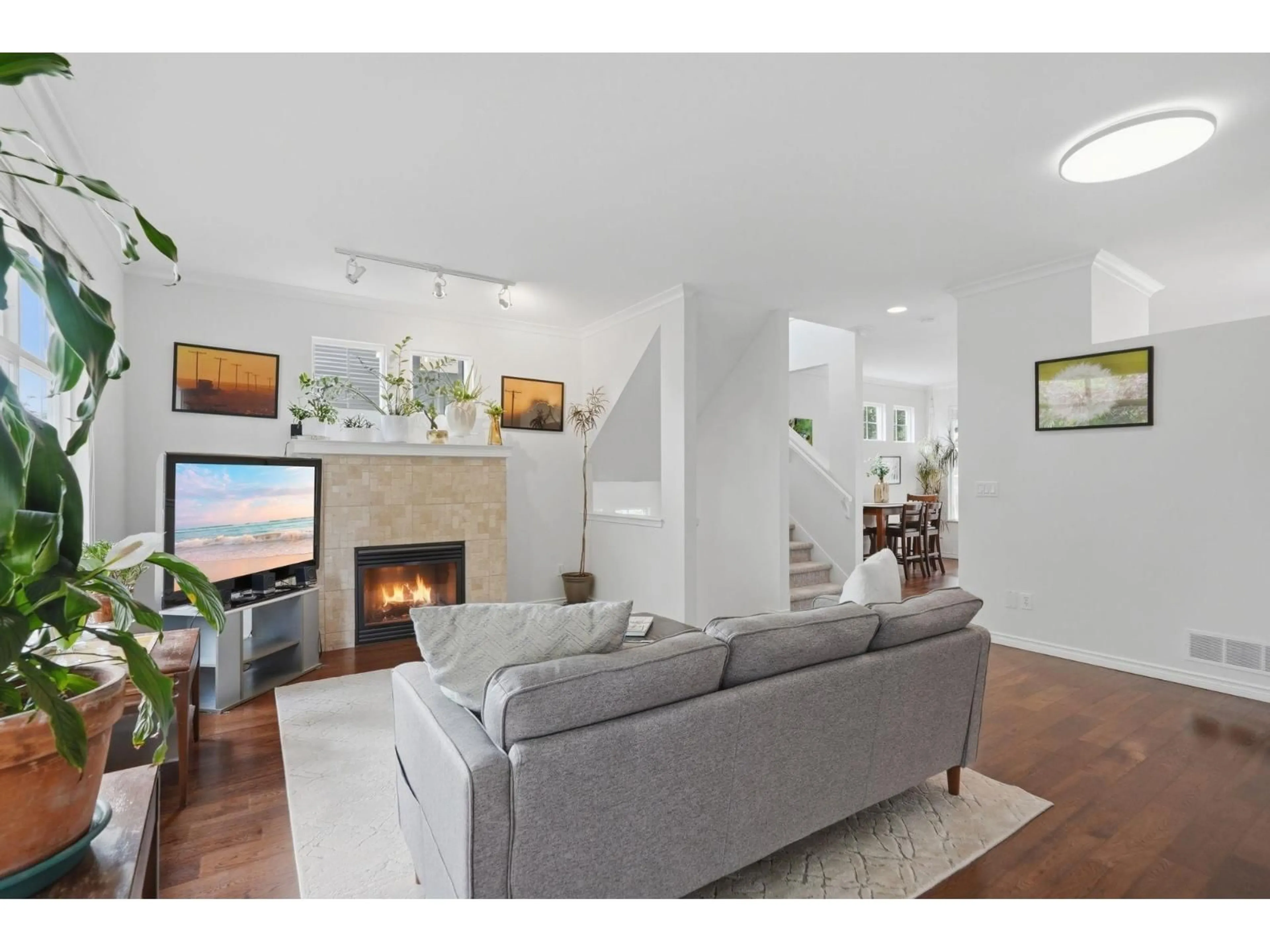Living room with furniture, unknown for 38 - 14959 58 AVENUE, Surrey British Columbia V3S9Y9