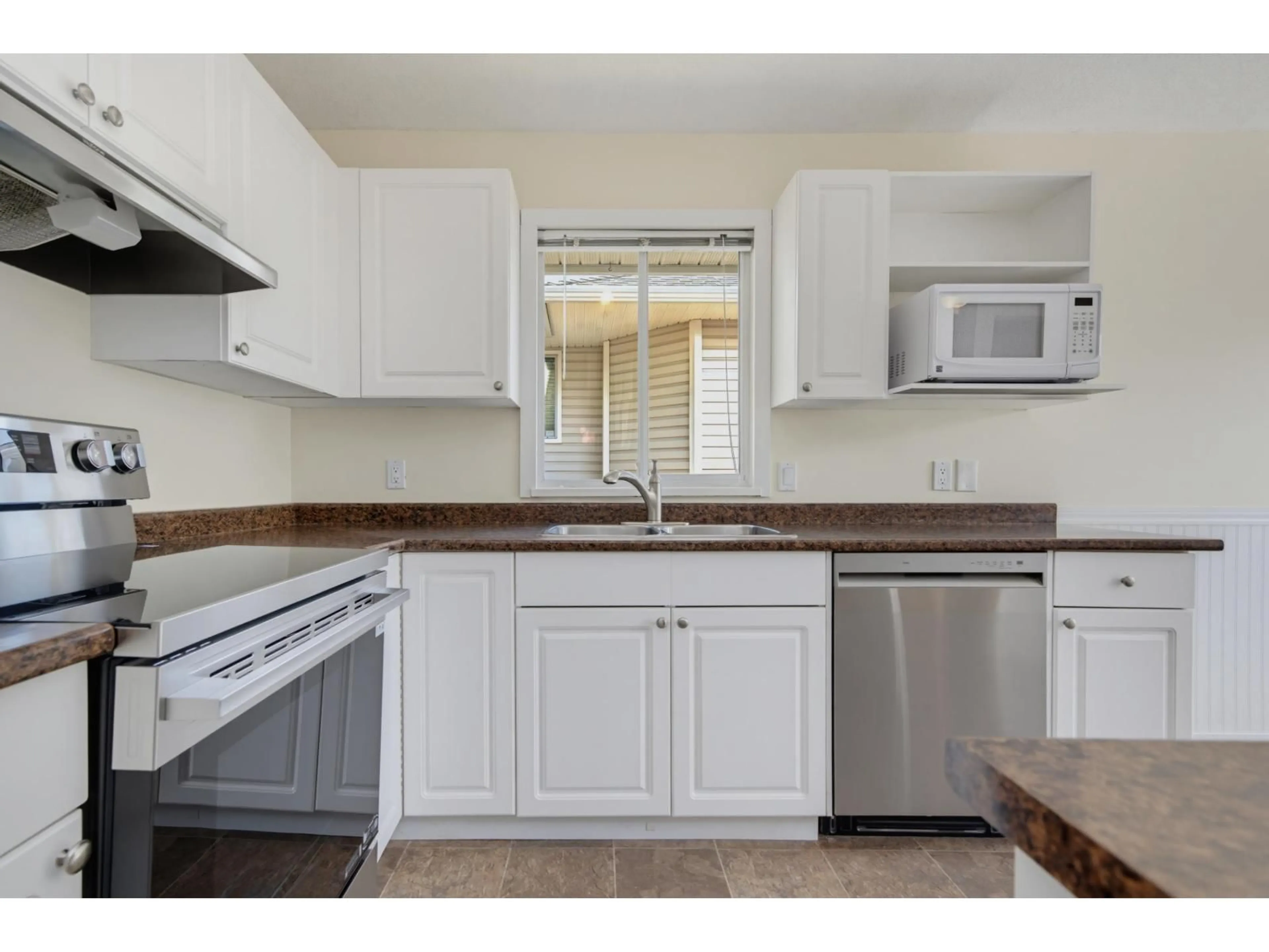 Standard kitchen, unknown for 8 - 21928 48 AVENUE, Langley British Columbia V3A8H1