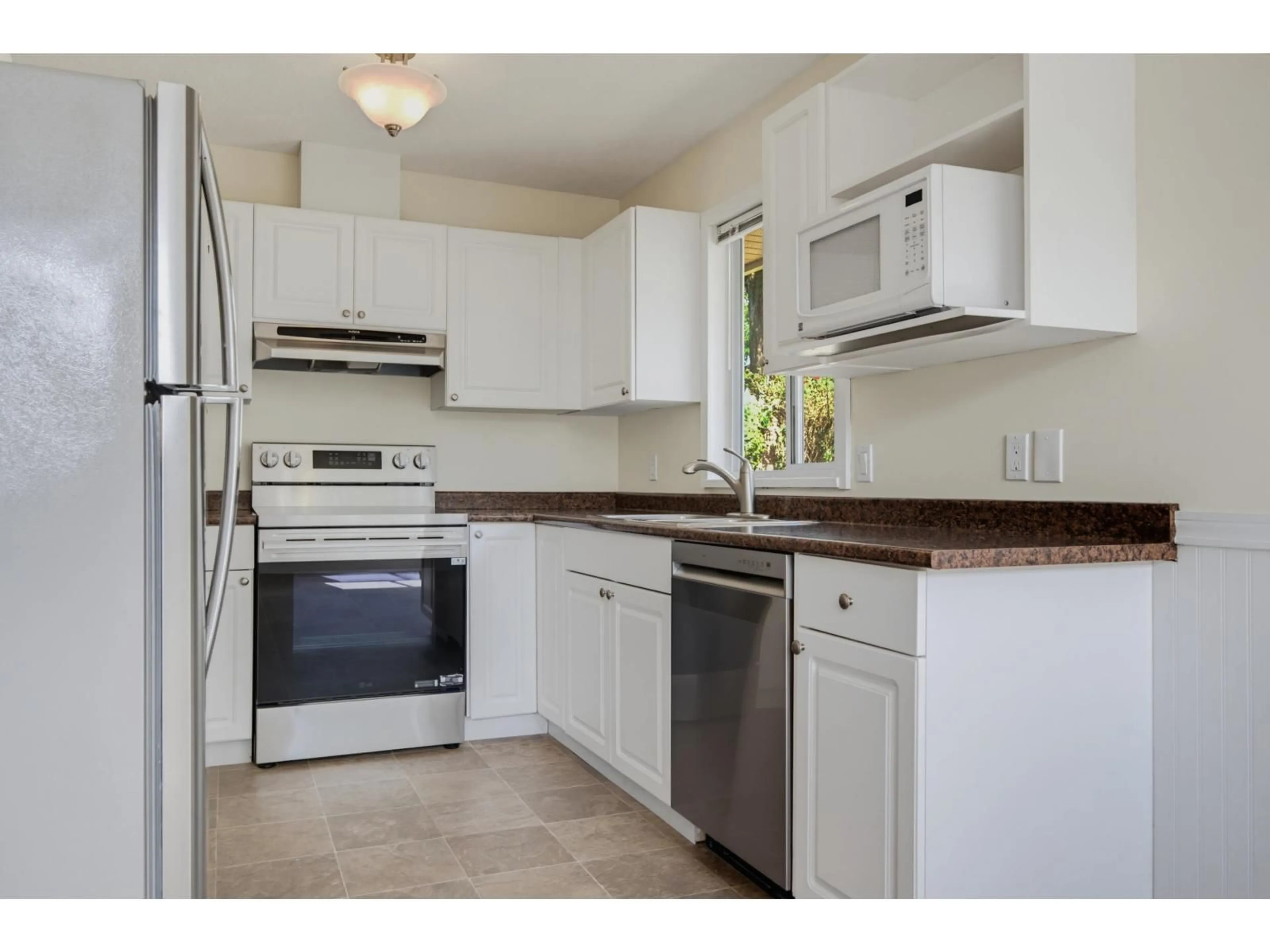 Standard kitchen, unknown for 8 - 21928 48 AVENUE, Langley British Columbia V3A8H1