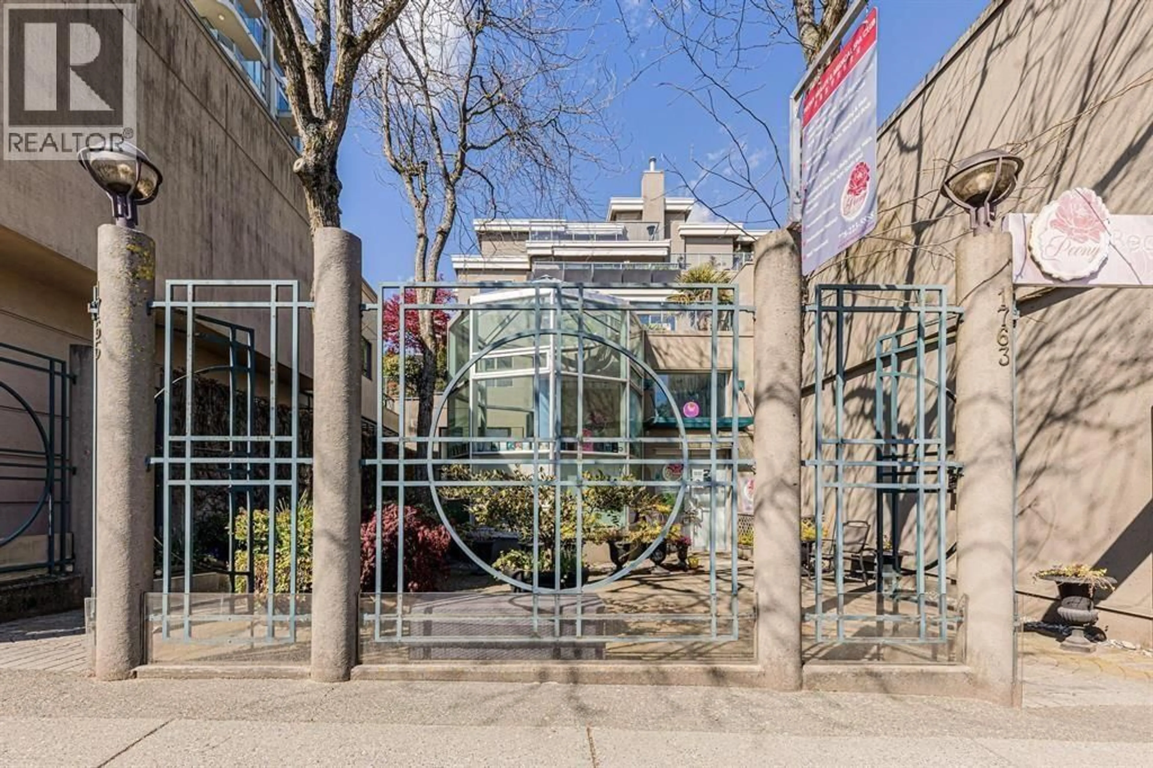 Patio, street for 302 - 1765 MARINE DRIVE, West Vancouver British Columbia V7V1J5