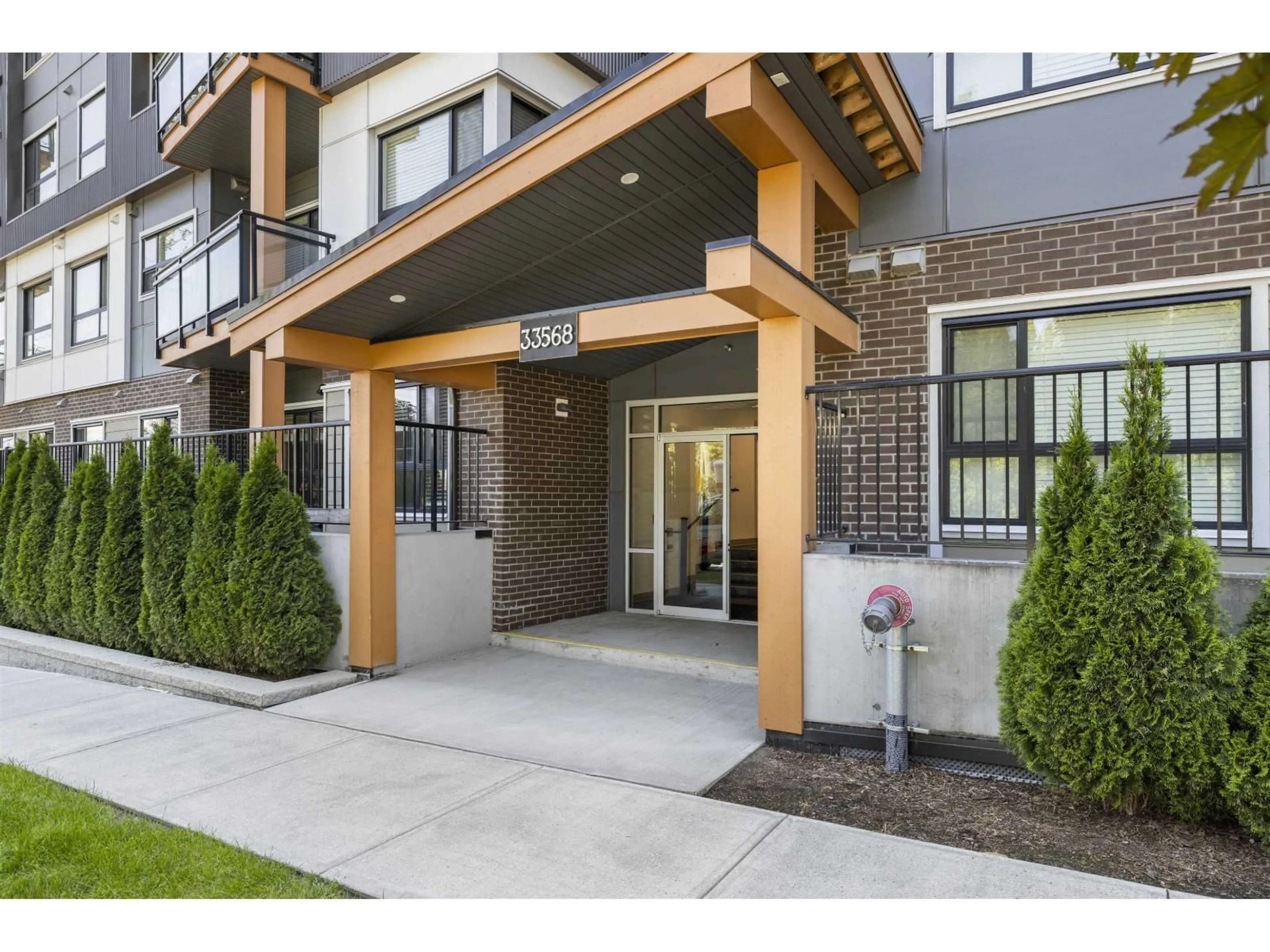 Indoor entryway for 204 - 33568 GEORGE FERGUSON WAY, Abbotsford British Columbia V2S0M3