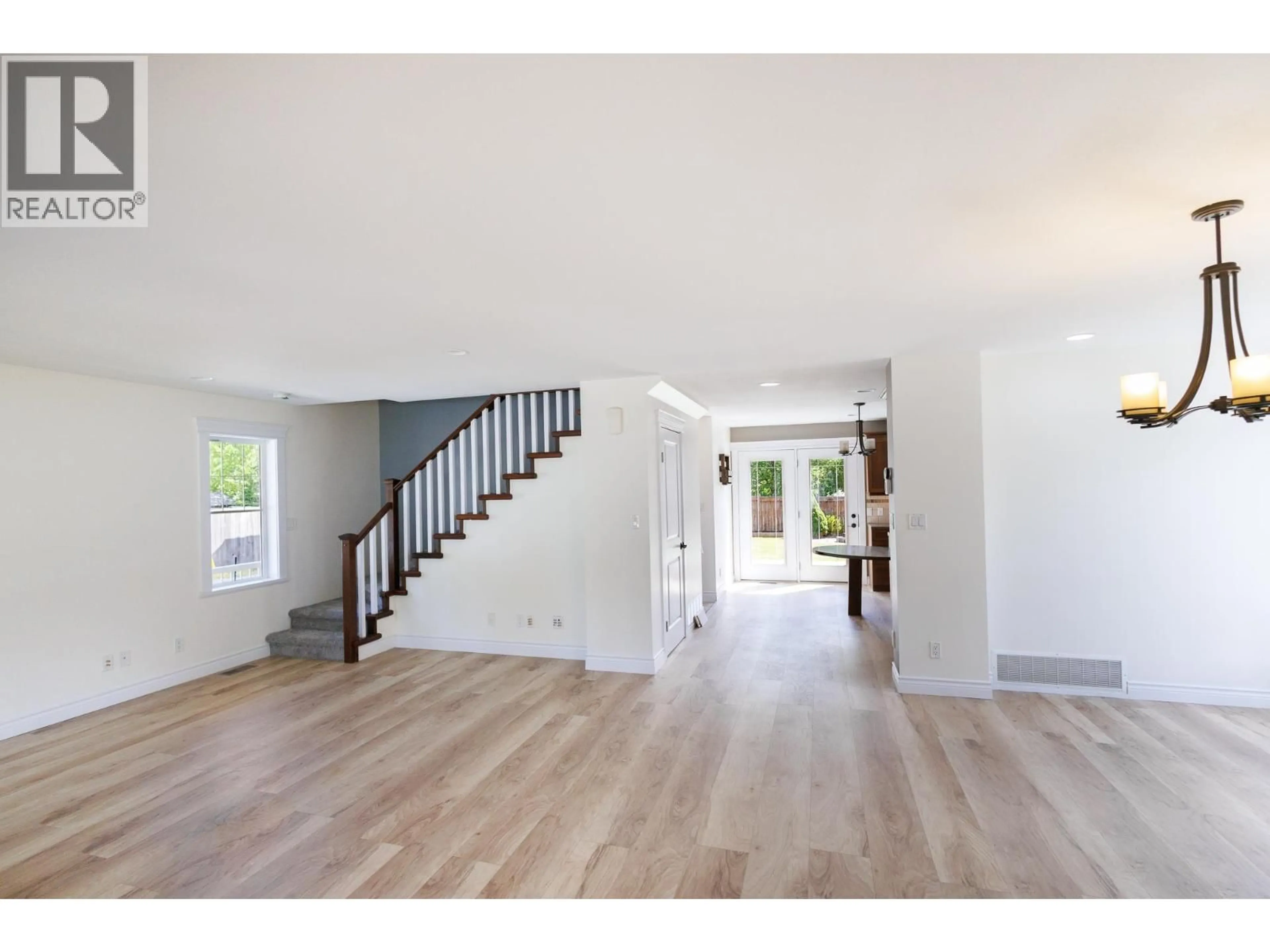 Indoor foyer for 3561 COTTONWOOD CRESCENT, Terrace British Columbia V8G5C4