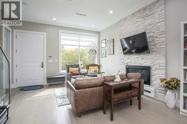 8559 MONTCALM STREET, Vancouver 3