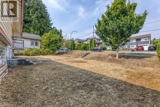 920 HARRIS AVENUE, Coquitlam 5