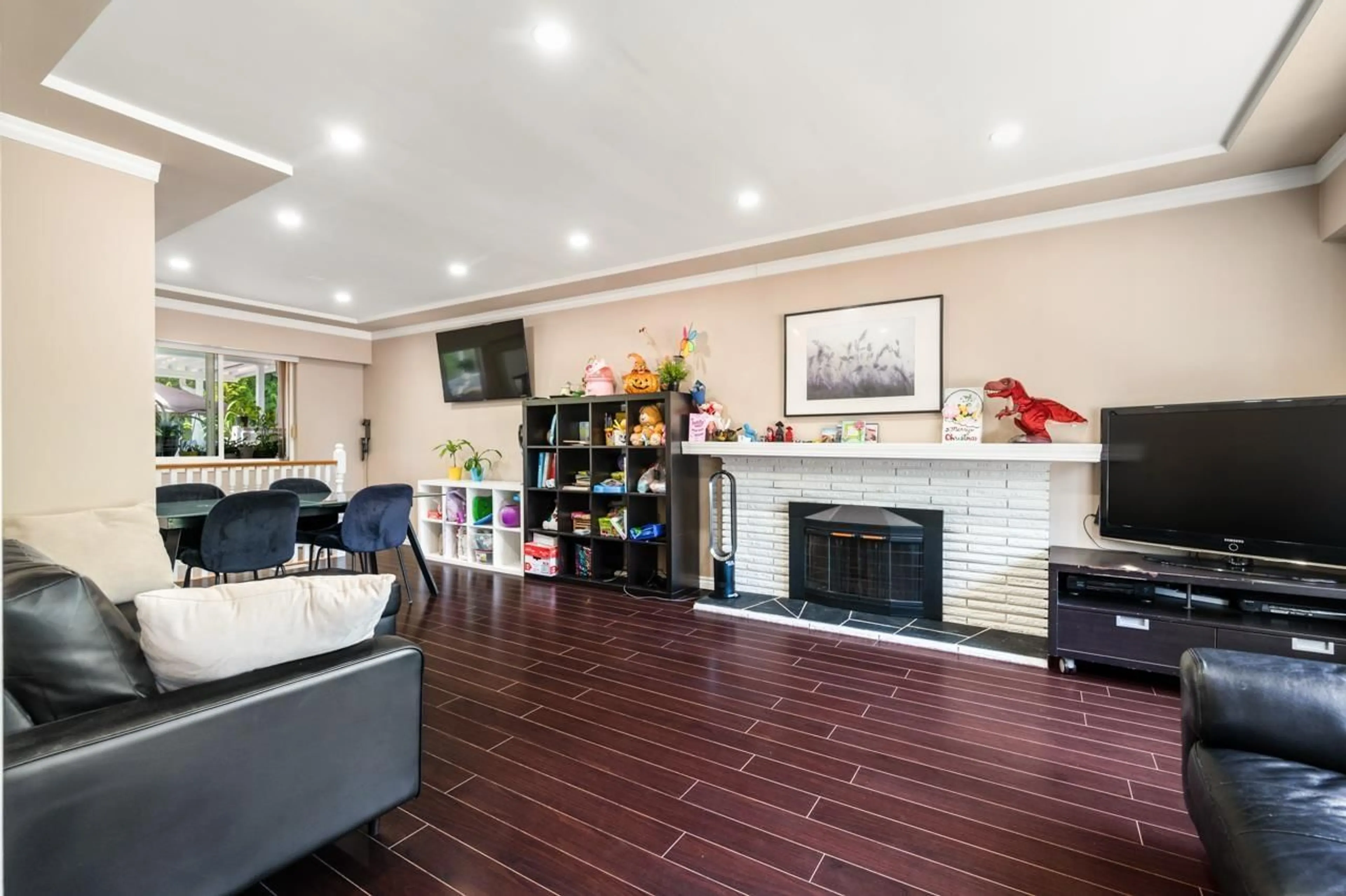 Lobby for 14940 KEW DRIVE, Surrey British Columbia V3R4Y2