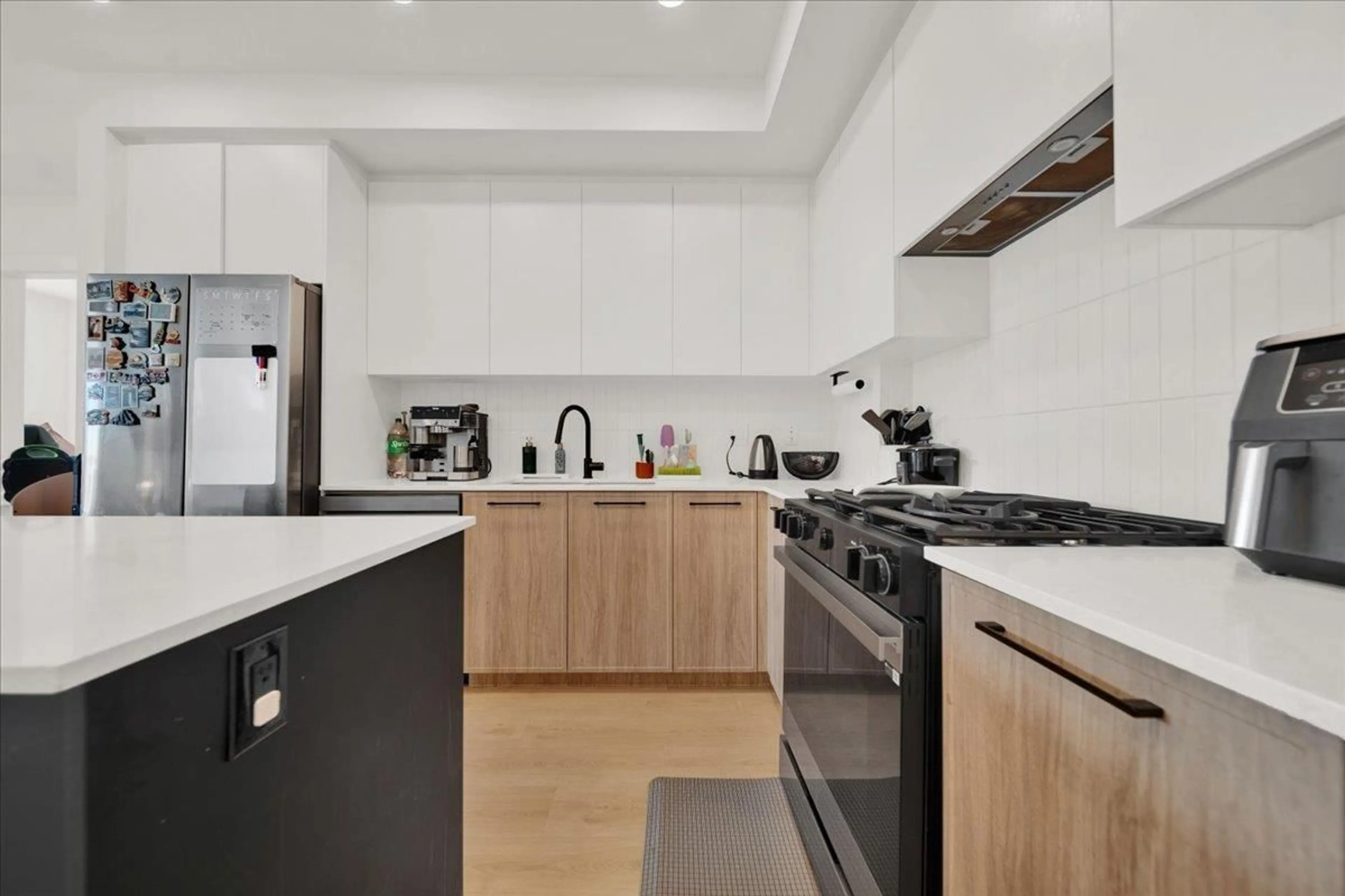 Contemporary kitchen, unknown for 403 - 19979 76 AVENUE, Langley British Columbia V2Y3Y2