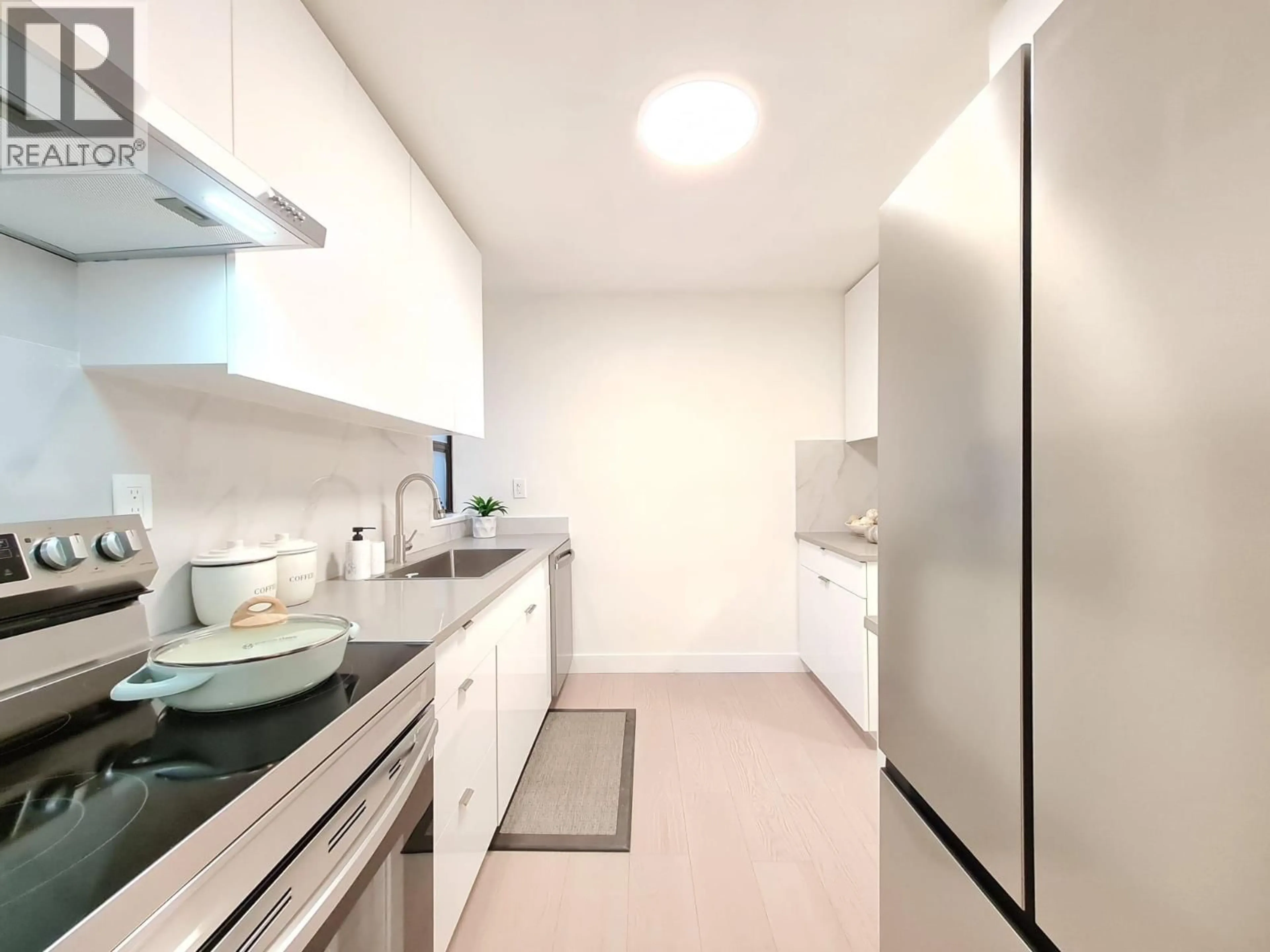 Standard kitchen, unknown for 202 - 9128 CAPELLA DRIVE, Burnaby British Columbia V3J7K3