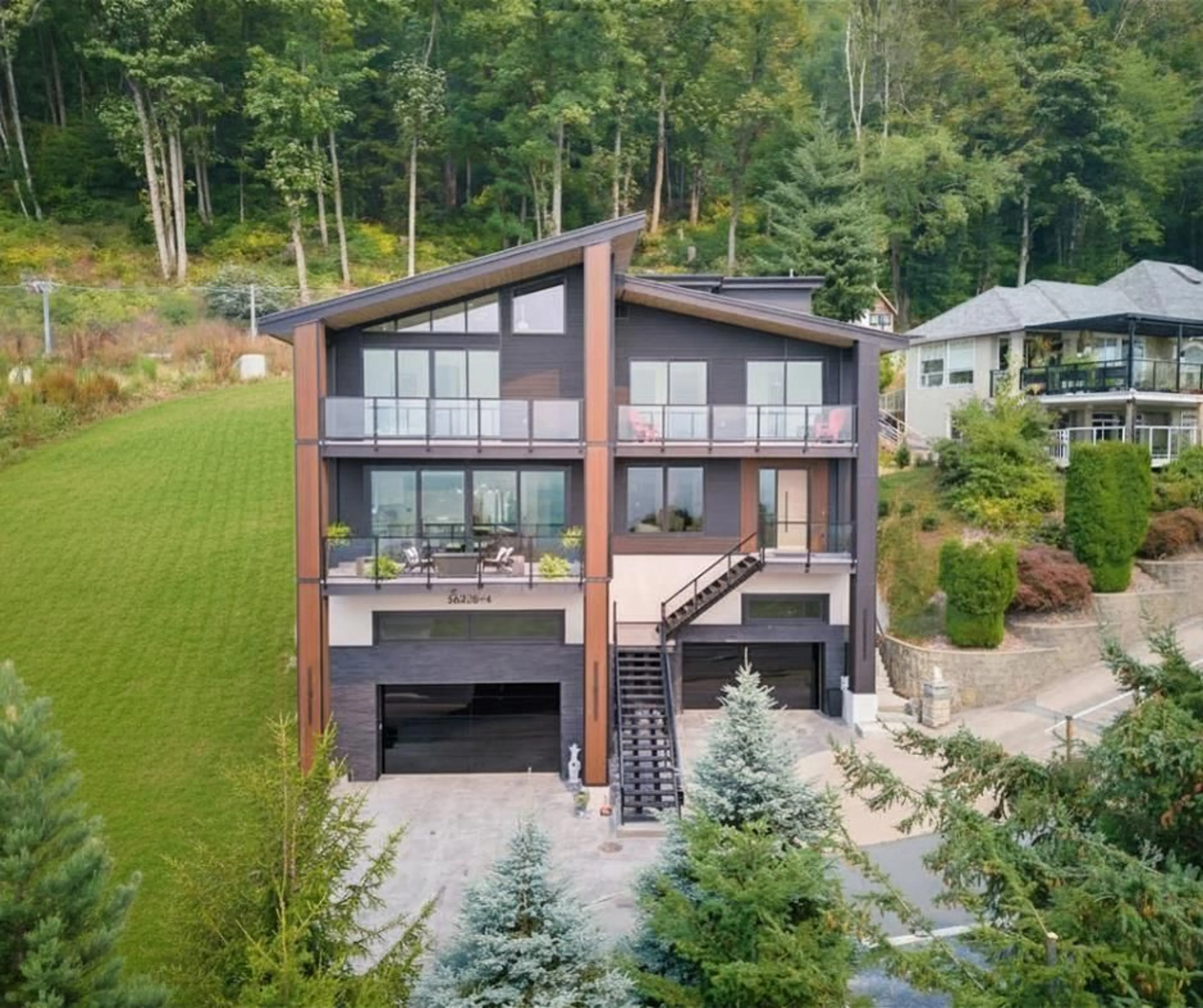 A pic from outside/outdoor area/front of a property/back of a property/a pic from drone, unknown for 4 - 36228 SANDRINGHAM DRIVE, Abbotsford British Columbia V3G2M5