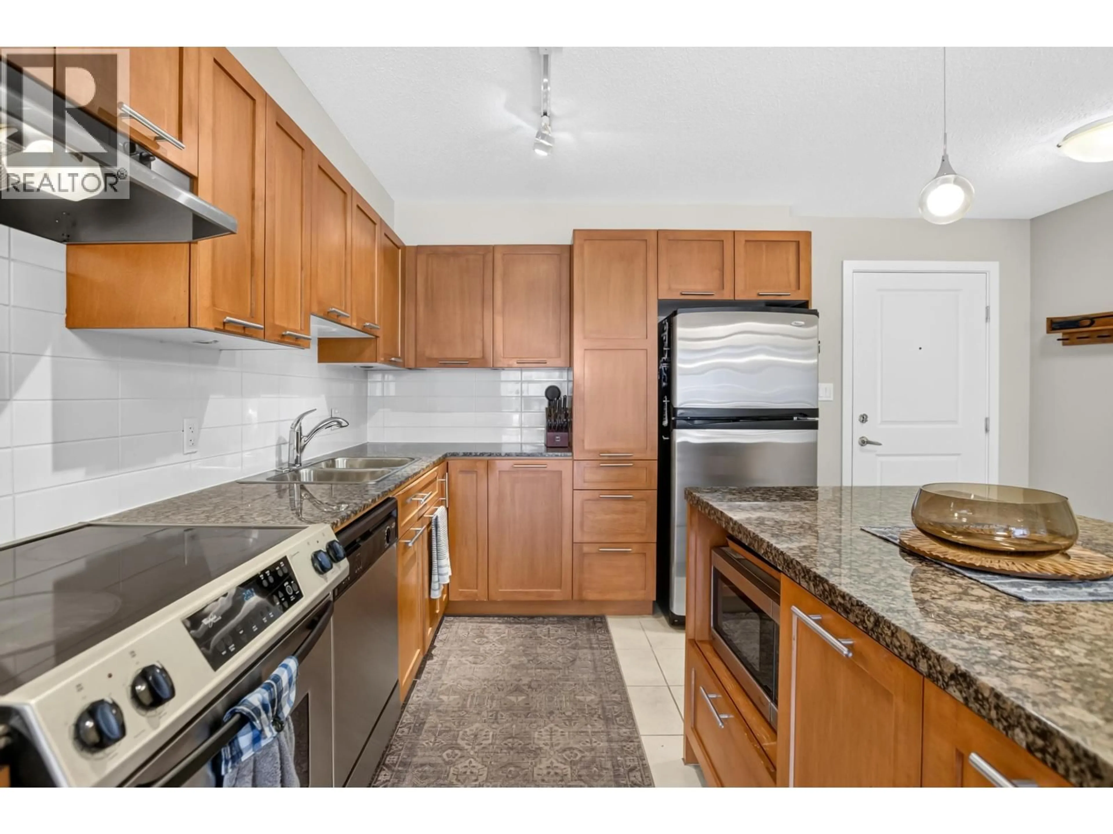 Standard kitchen, unknown for 234 - 19673 MEADOW GARDENS WAY, Pitt Meadows British Columbia V3Y0A1
