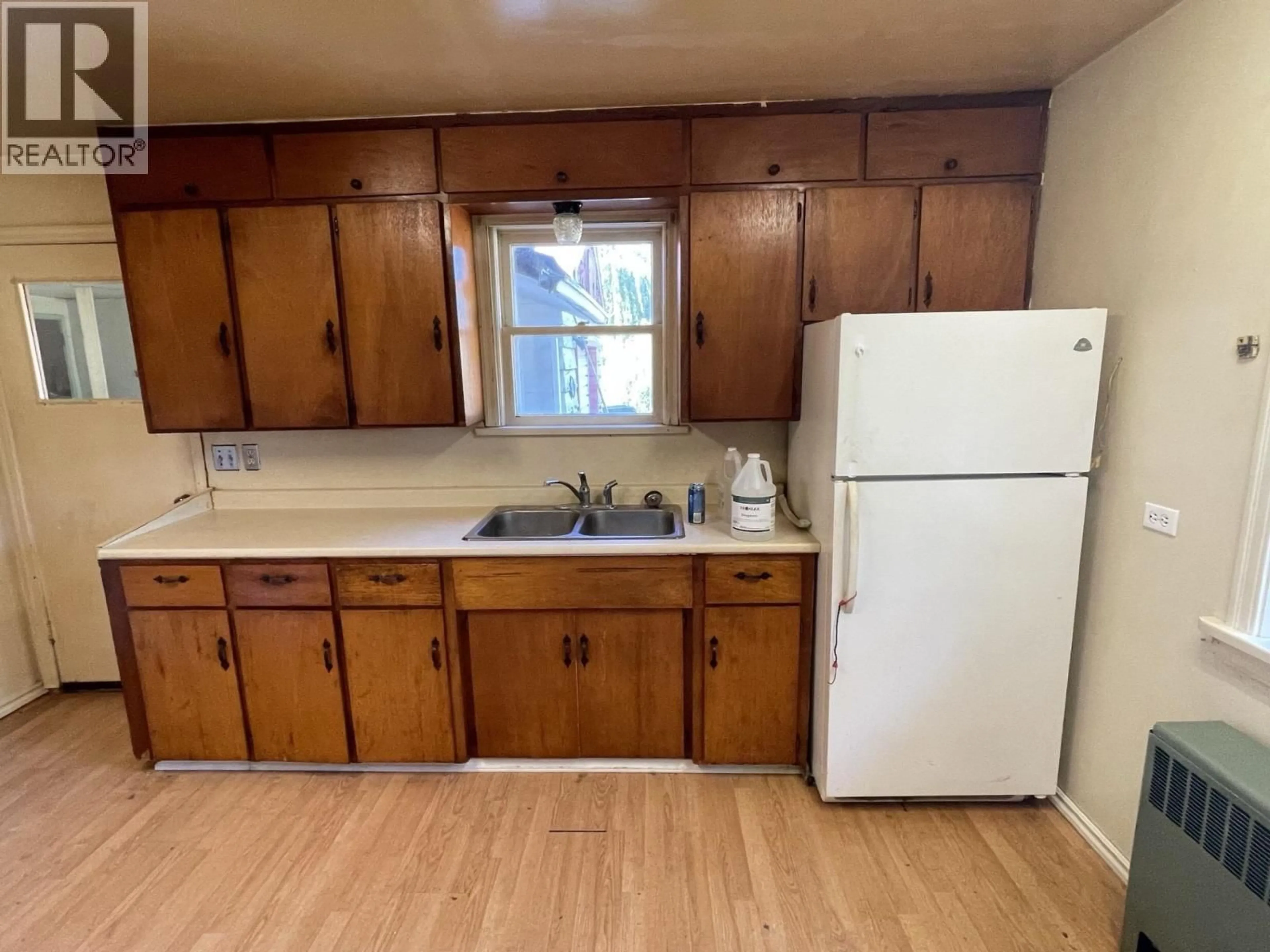 Standard kitchen, unknown for 4001 THOMAS STREET, Terrace British Columbia V8G5N3