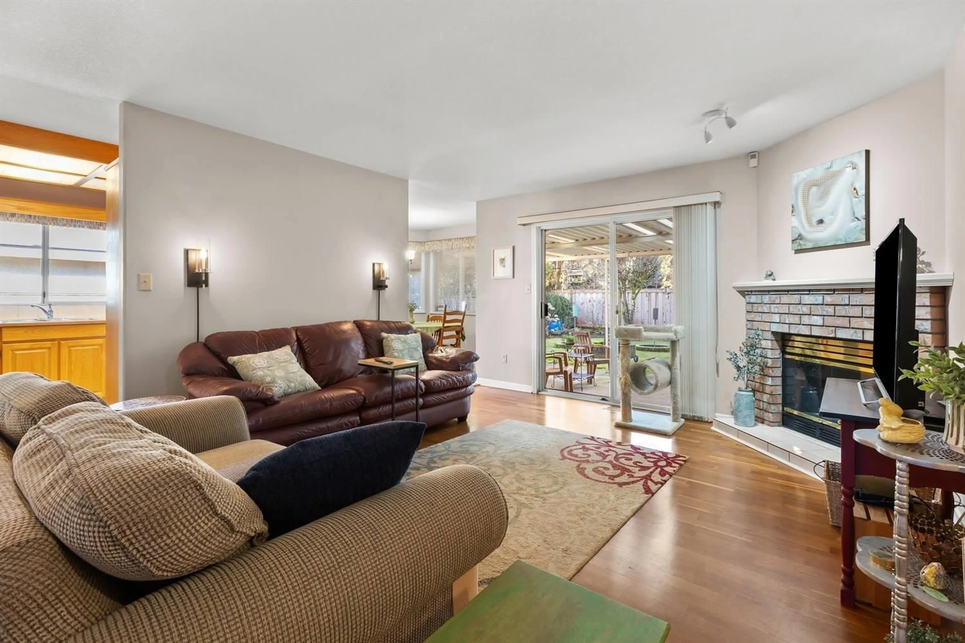 Living room with furniture, unknown for 16328 108A AVENUE, Surrey British Columbia V4N1N8