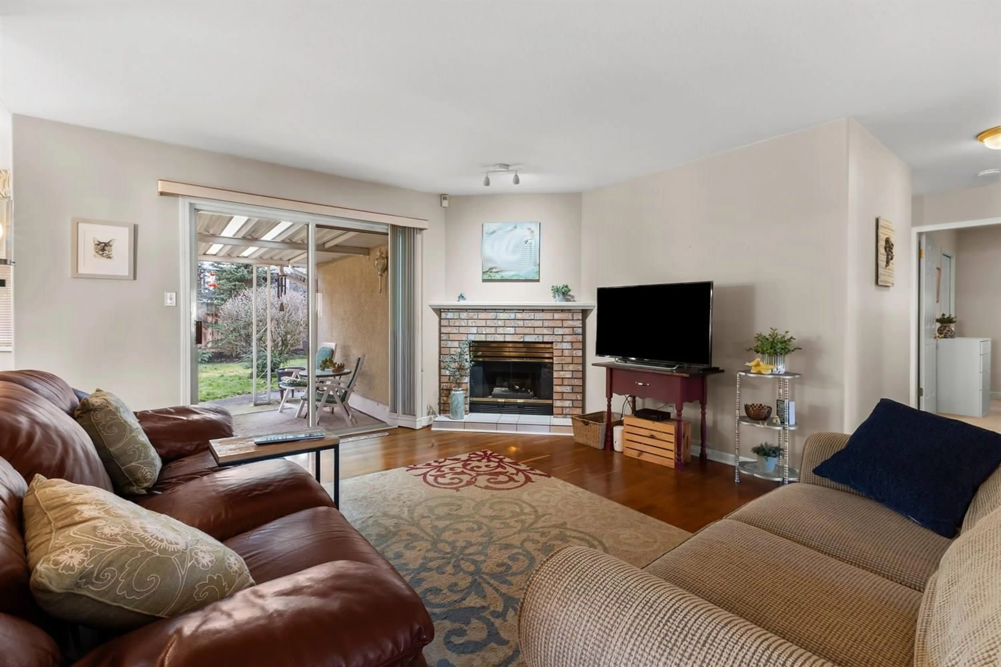 Living room with furniture, unknown for 16328 108A AVENUE, Surrey British Columbia V4N1N8
