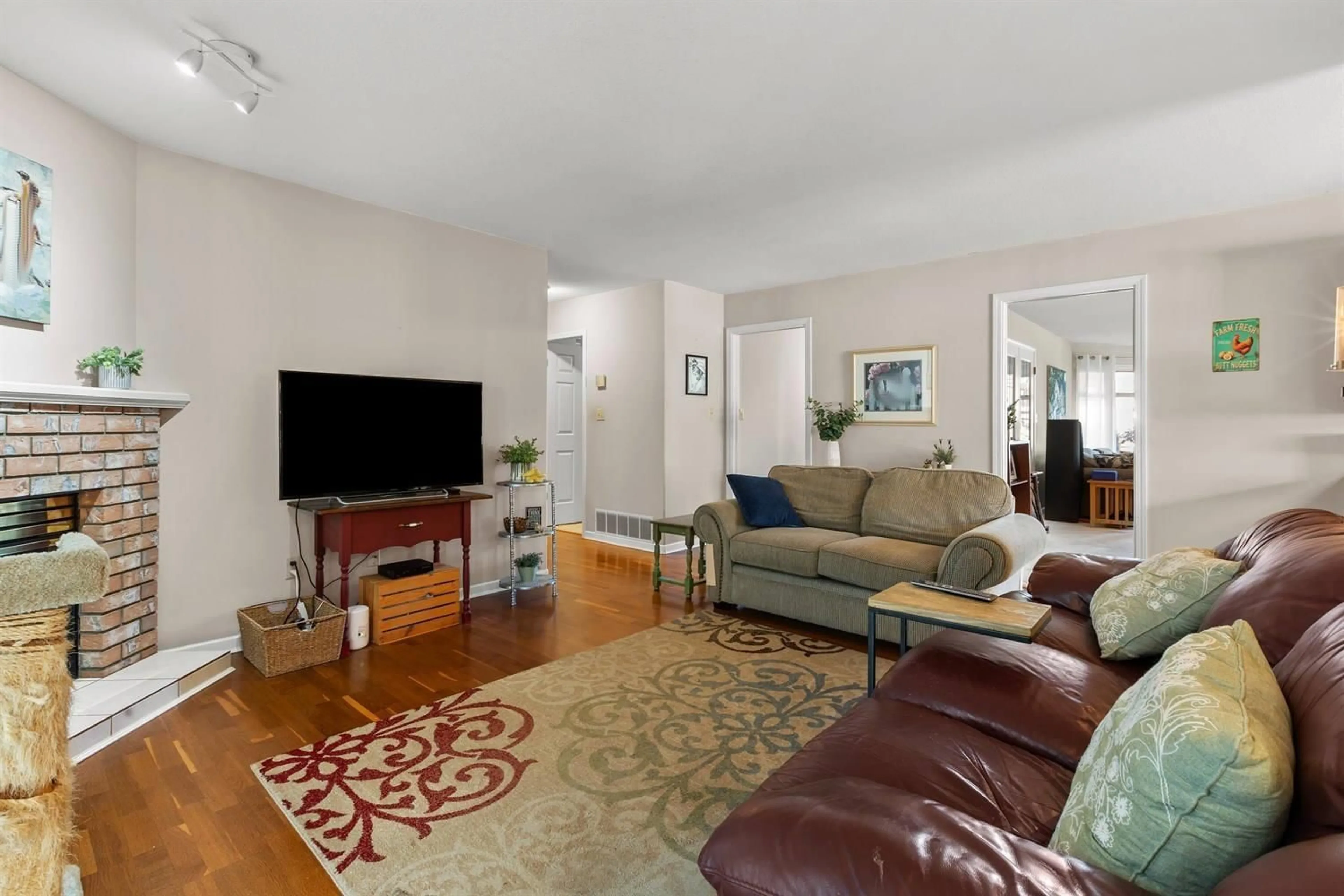 Living room with furniture, unknown for 16328 108A AVENUE, Surrey British Columbia V4N1N8