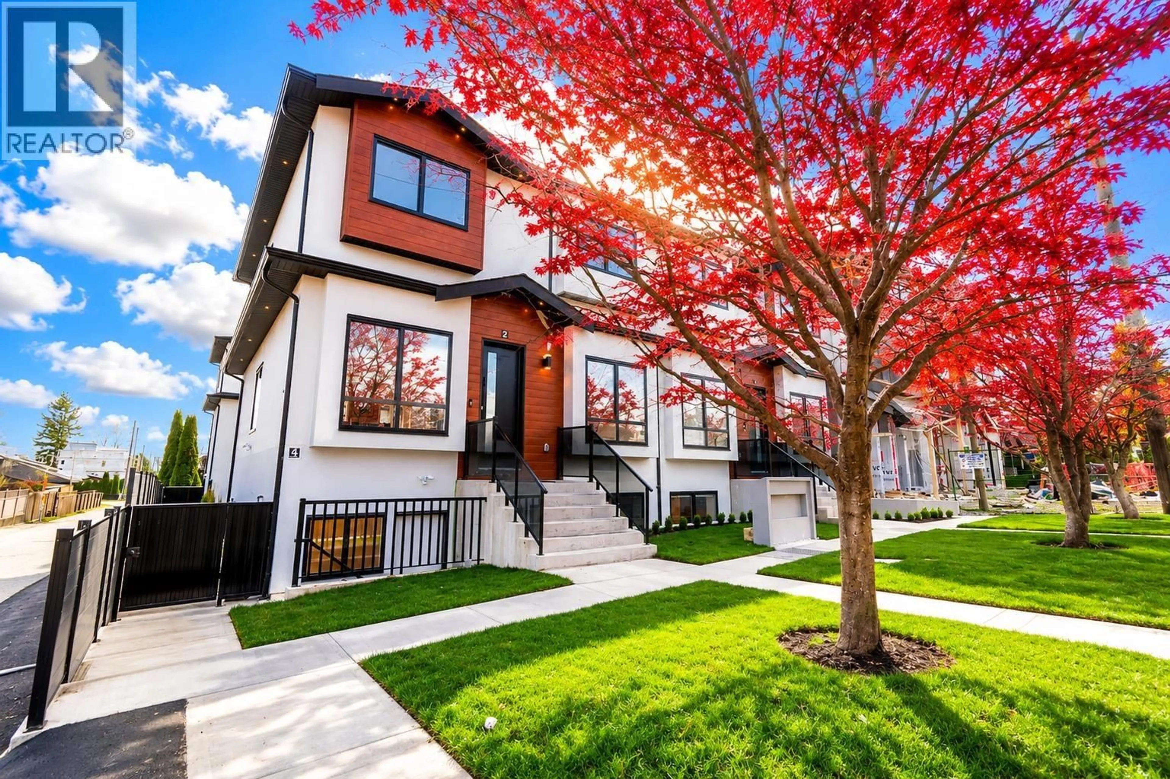 Home with vinyl exterior material, street for 4 - 6692 NAPIER STREET, Burnaby British Columbia V5B2C3
