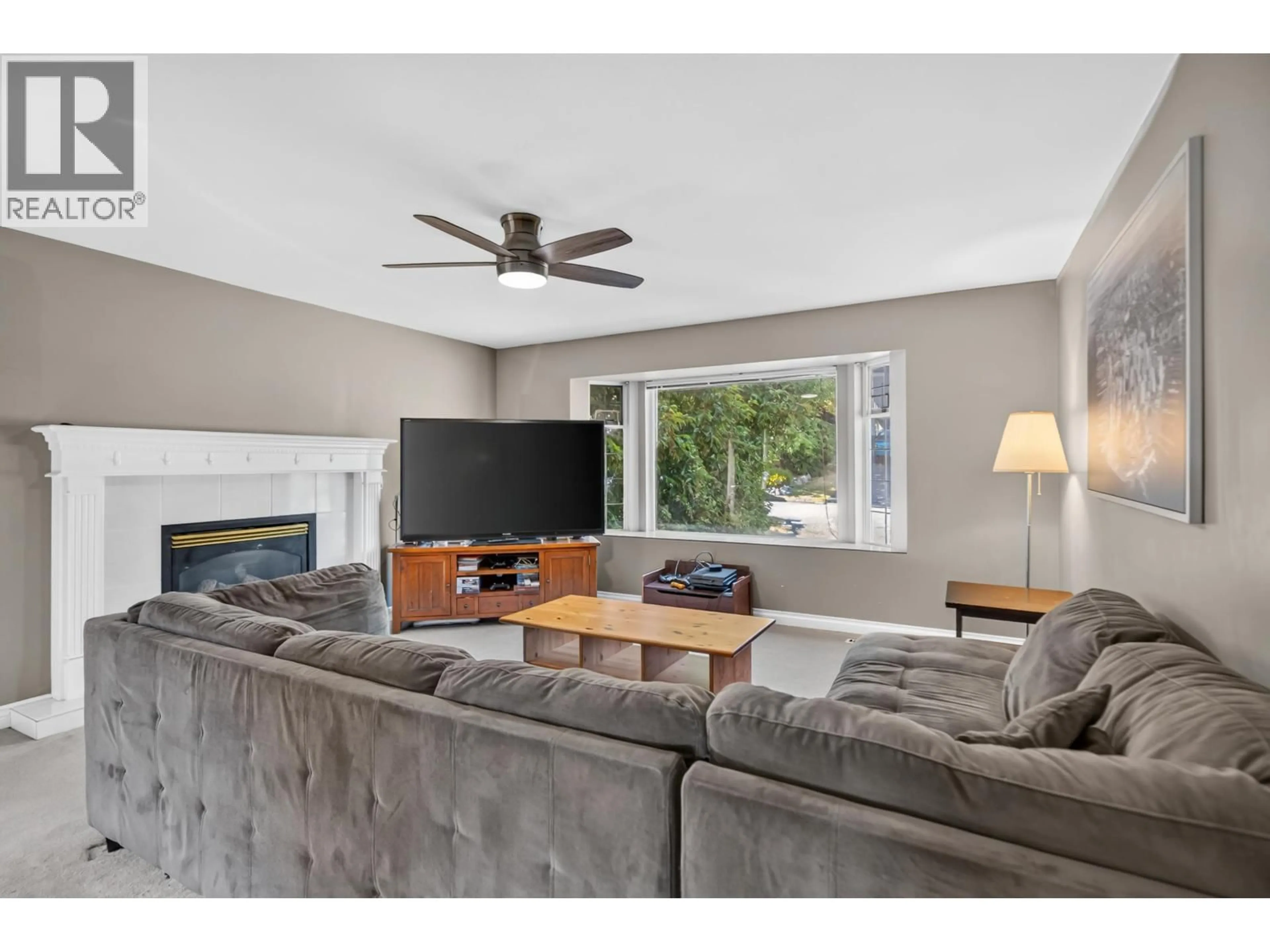 Living room with furniture, unknown for 828 HUBER DRIVE, Port Coquitlam British Columbia V3B2S9