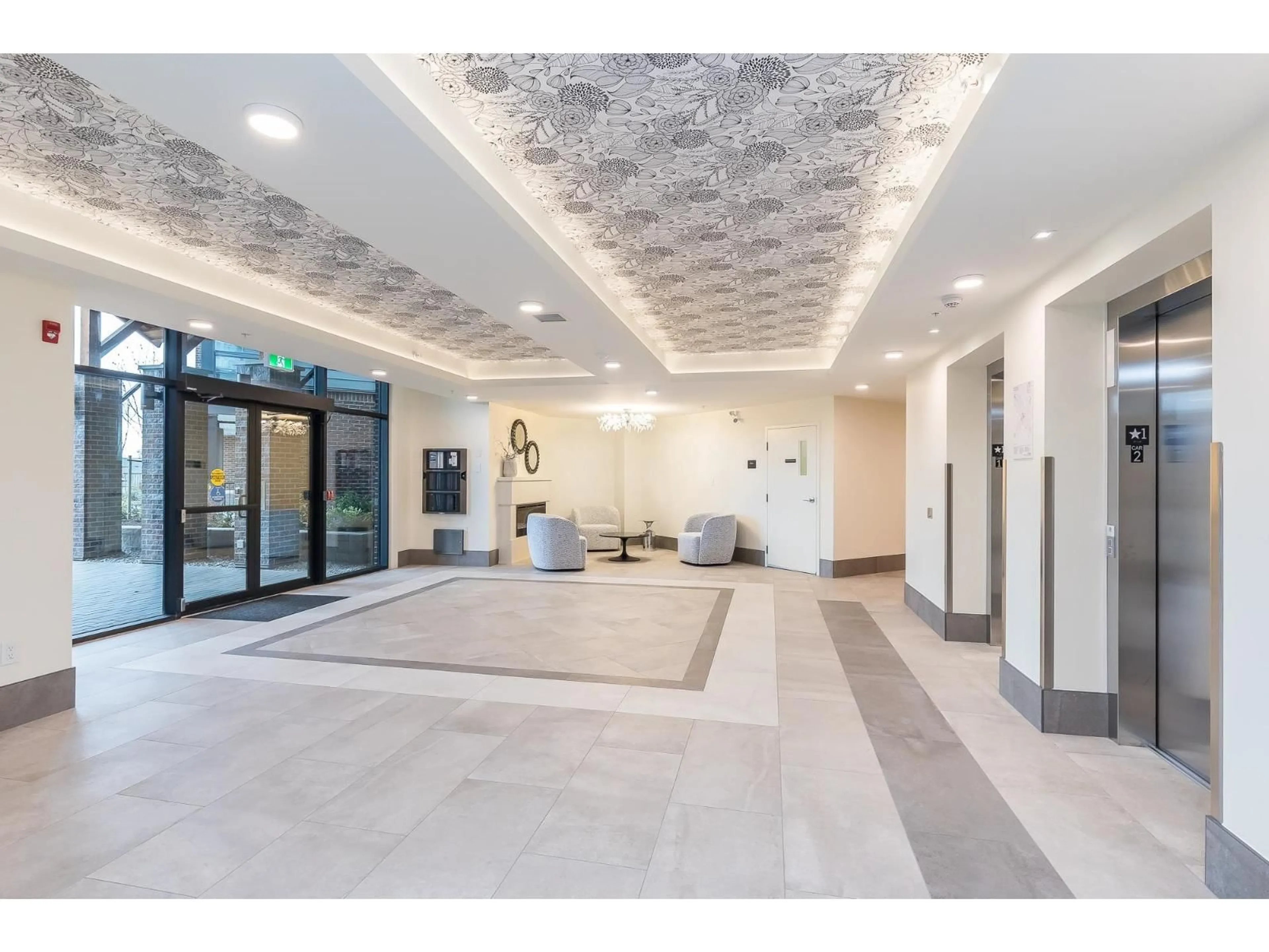 Indoor foyer for 313 - 8497 YOUNG ROAD, Chilliwack British Columbia V2P0M6