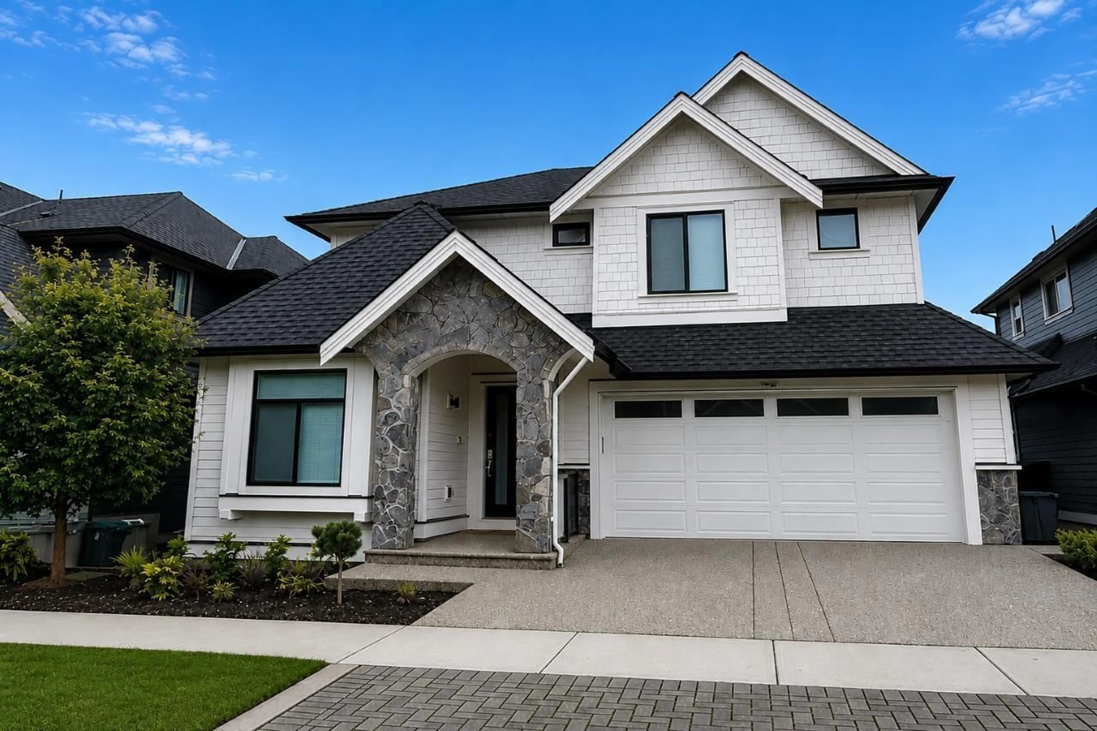 Home with vinyl exterior material, street for 16752 17A AVENUE, Surrey British Columbia V3Z0T3