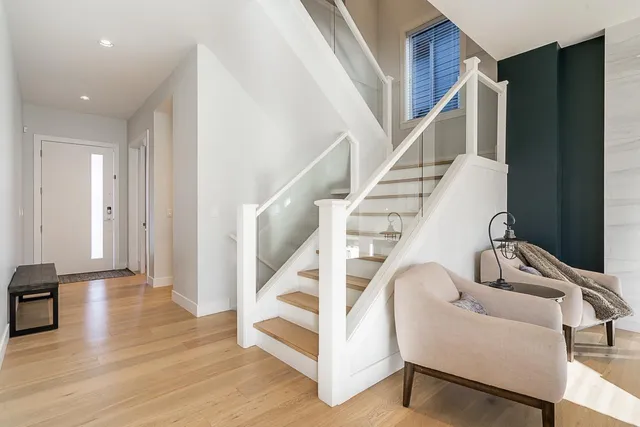 16752 17A AVENUE, Surrey 2