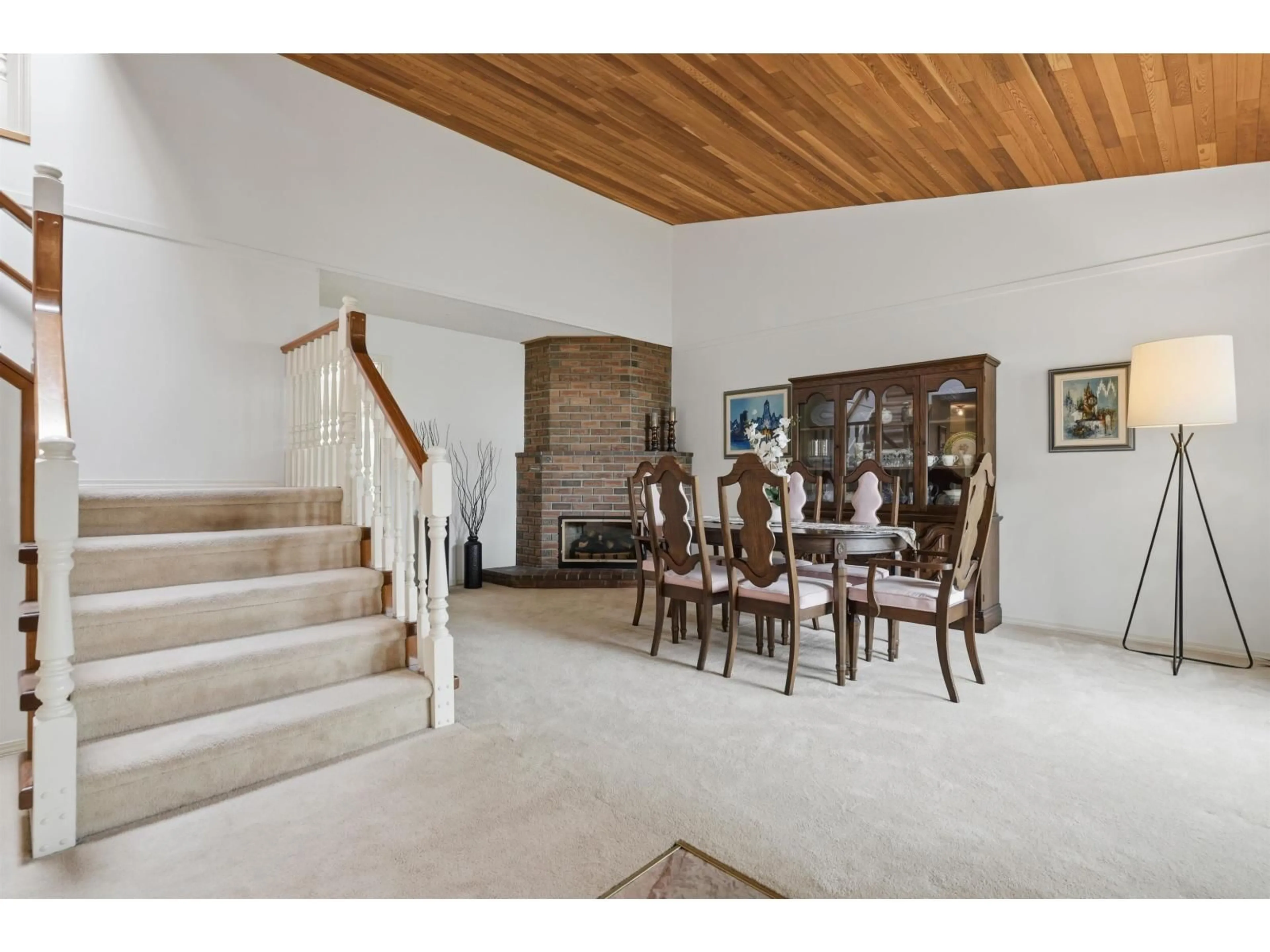 Indoor foyer for 11886 79 AVENUE, Delta British Columbia V4C8B2