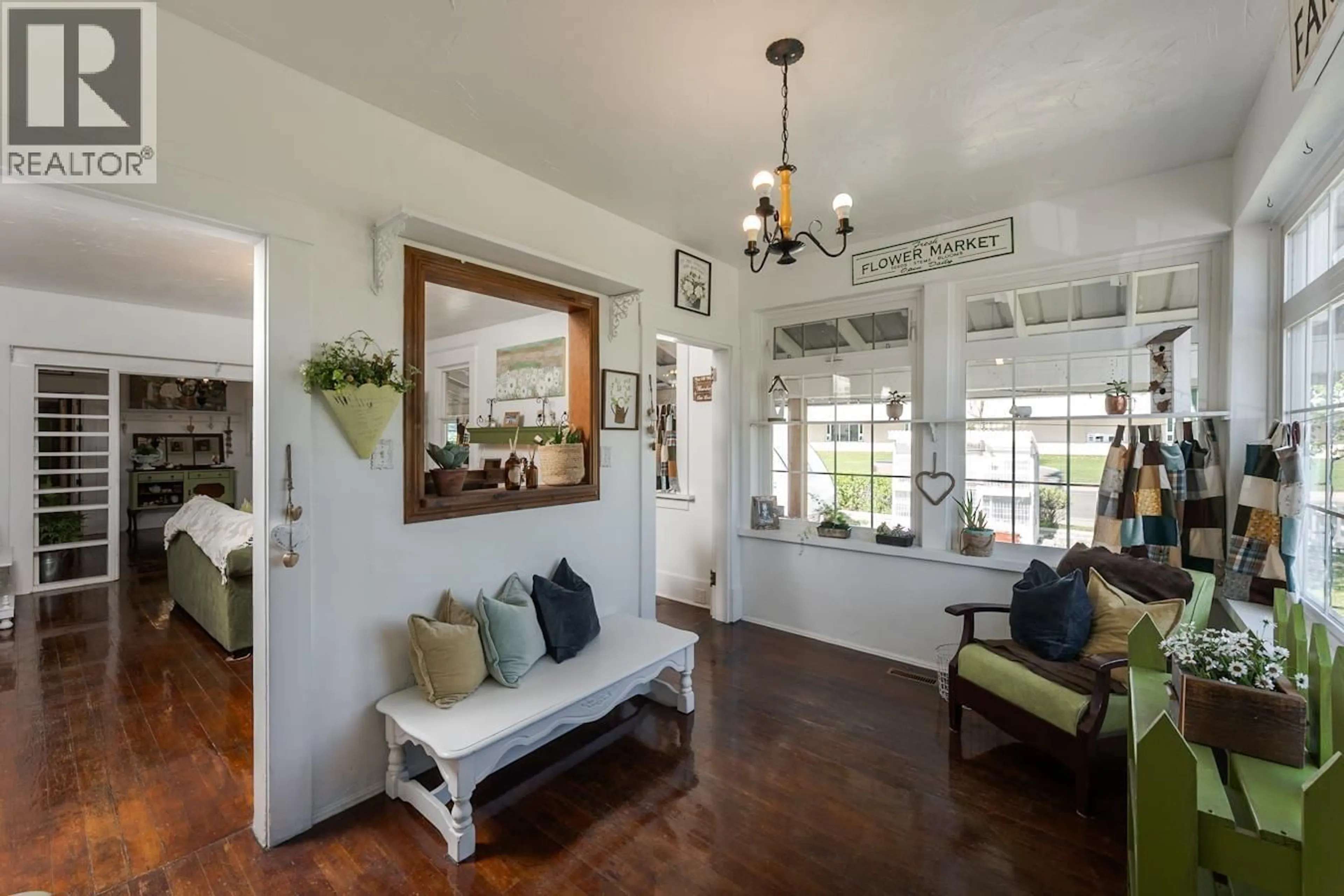 Indoor entryway for 1787 7TH AVENUE, Prince George British Columbia V2K3P7