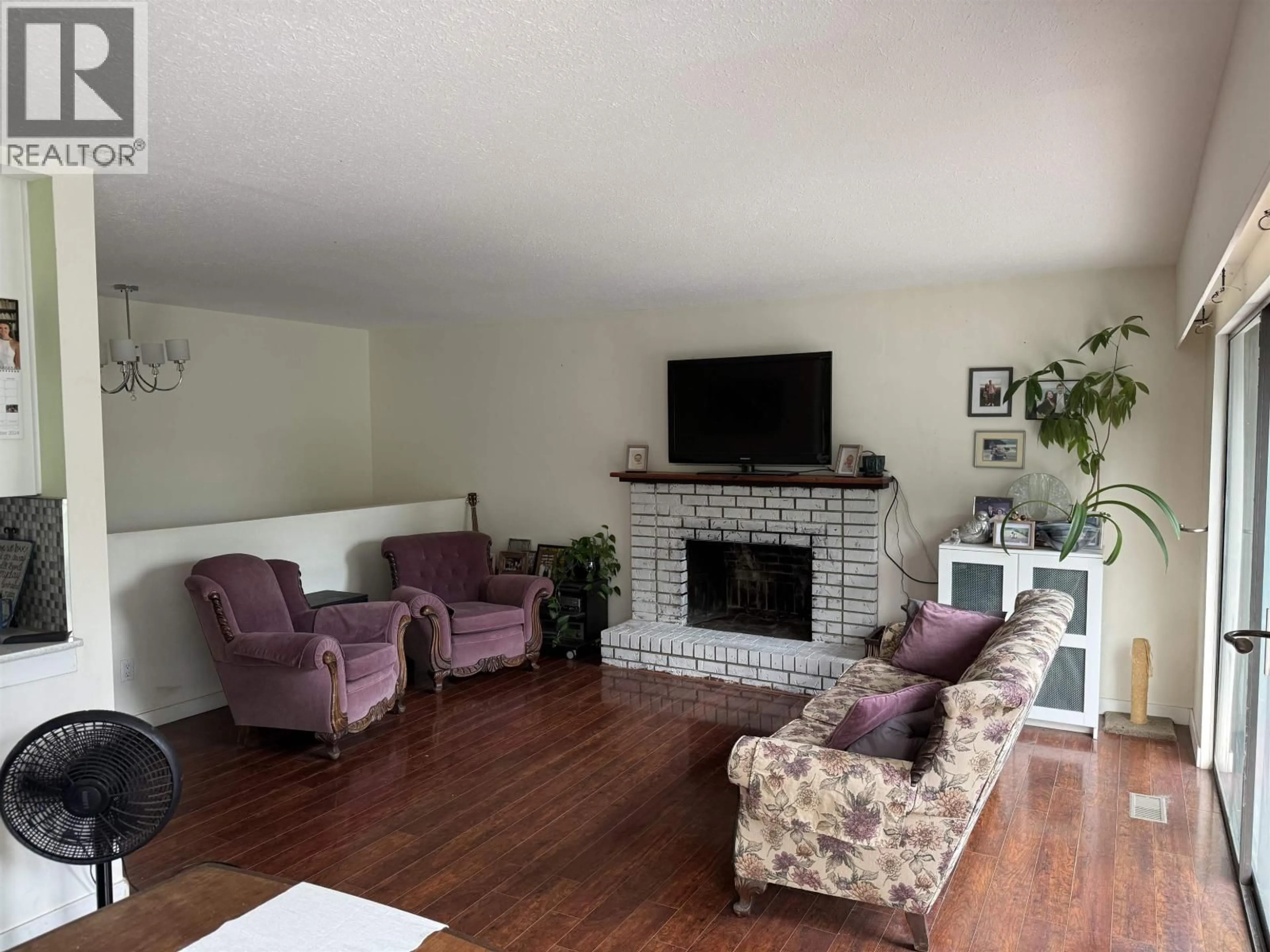 Living room with furniture, unknown for 3990 MT SEYMOUR PARKWAY, North Vancouver British Columbia V7G1C4