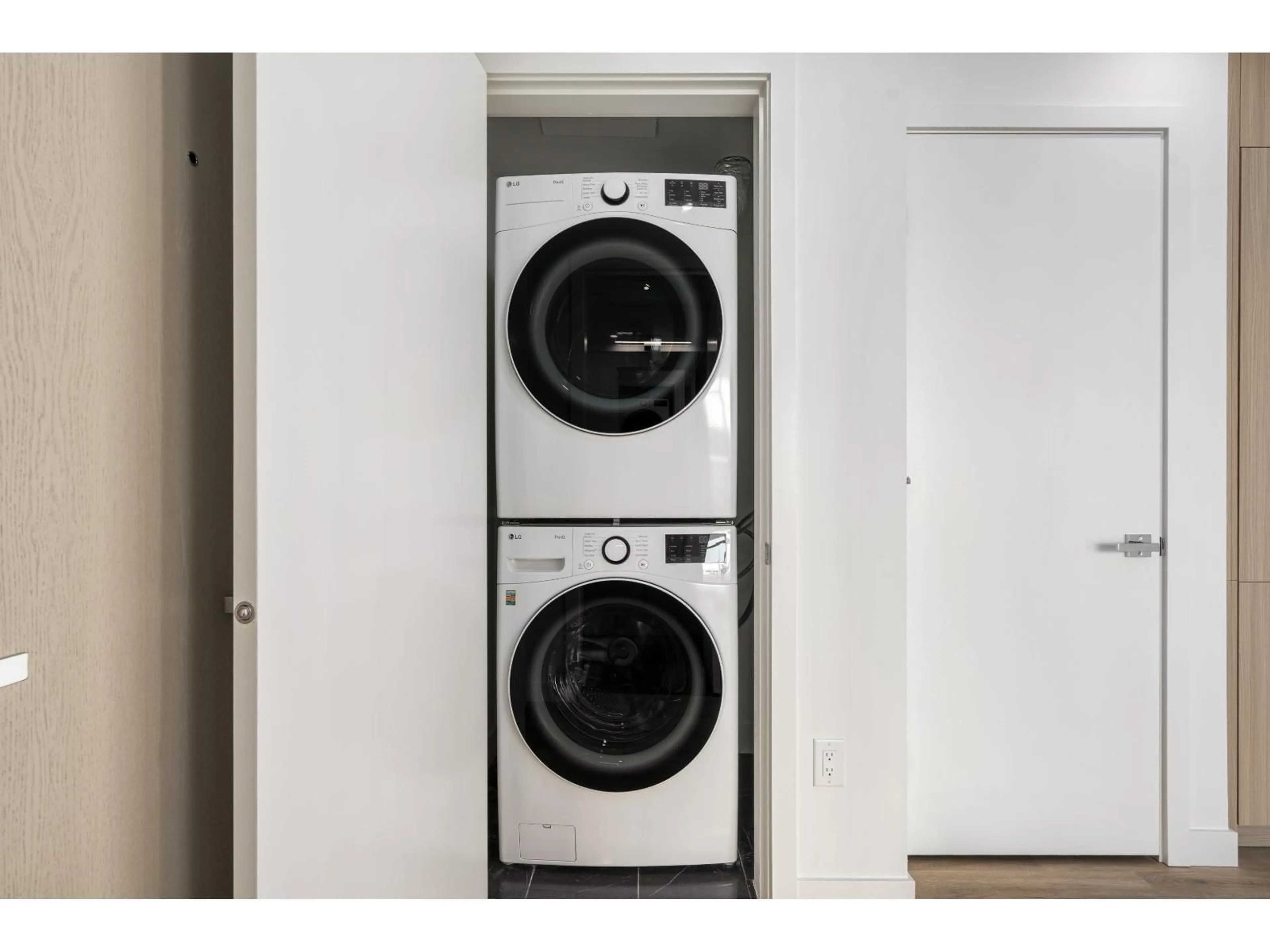 Laundry room for 2801 - 9675 KING GEORGE BOULEVARD, Surrey British Columbia V3T0T7