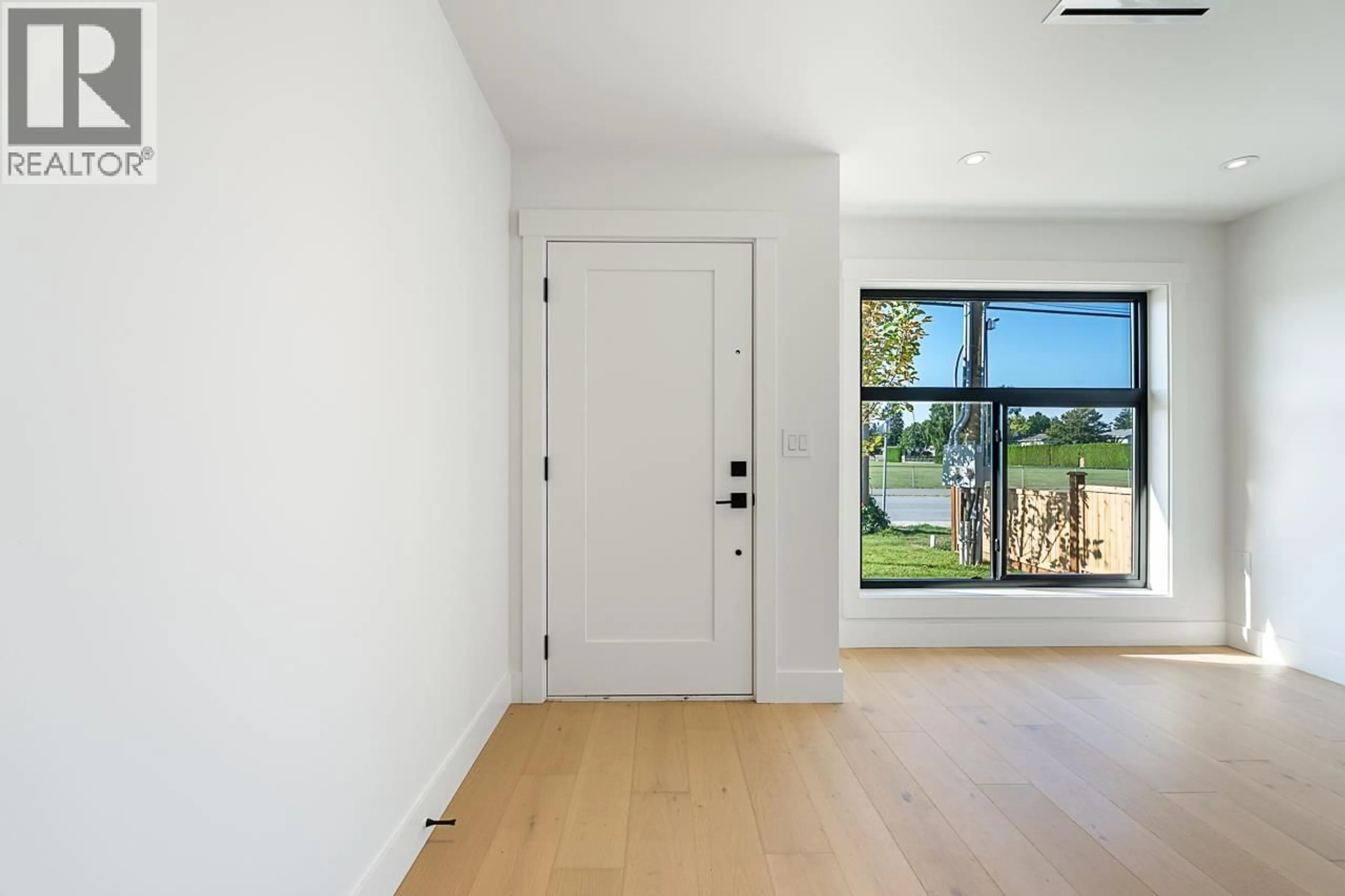 Indoor entryway for 4943 44 AVENUE, Delta British Columbia V4K1B9