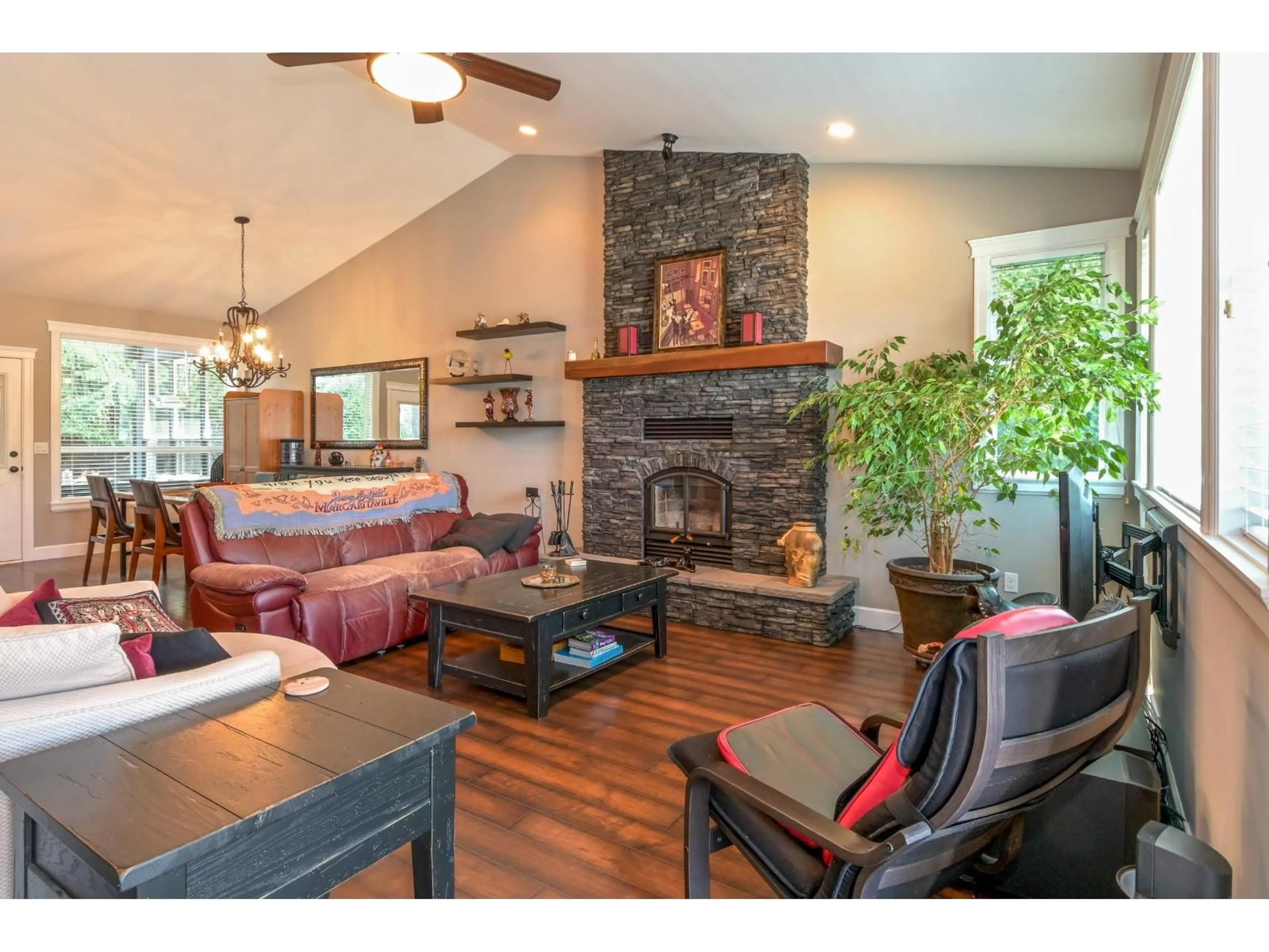 Living room with furniture, wood/laminate floor for 9 - 46792 HUDSON ROAD, Chilliwack British Columbia V2R0P5