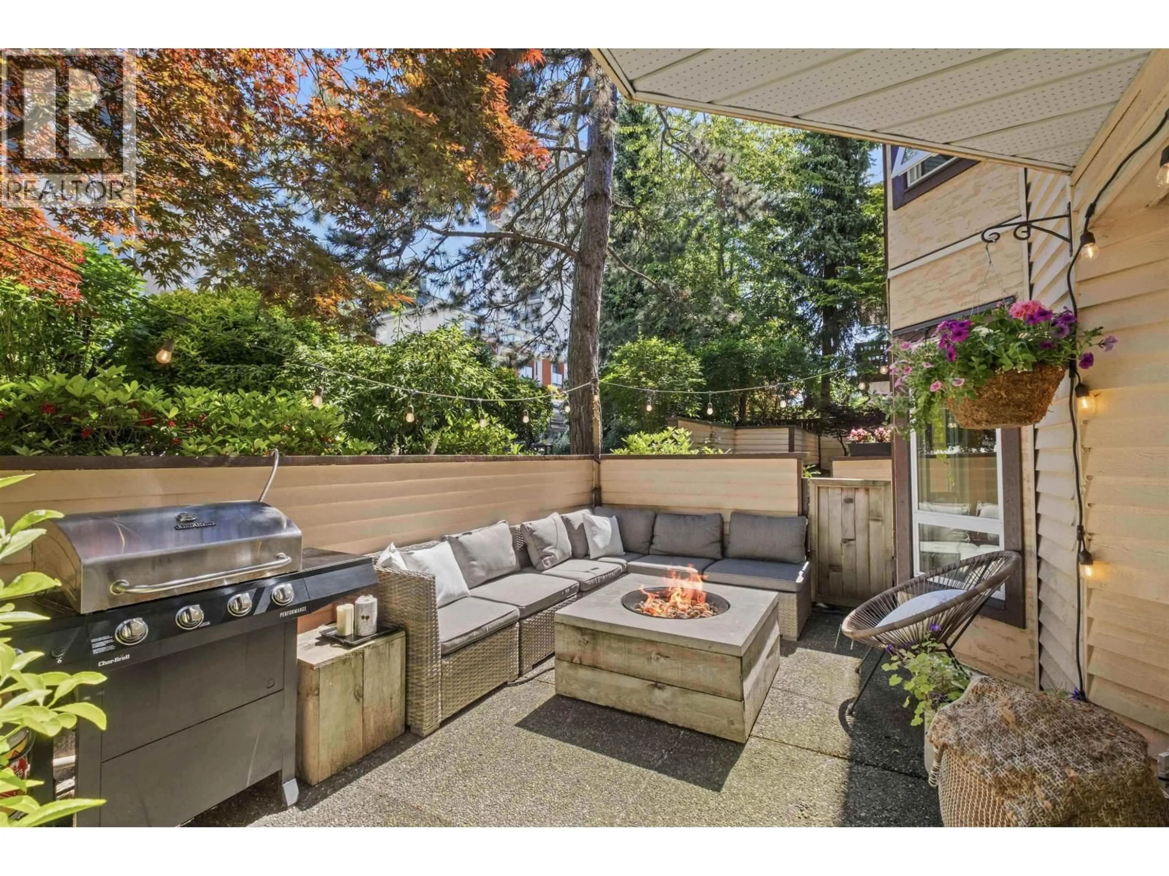 Patio, street for 102 - 123 6TH STREET, North Vancouver British Columbia V7L1N9