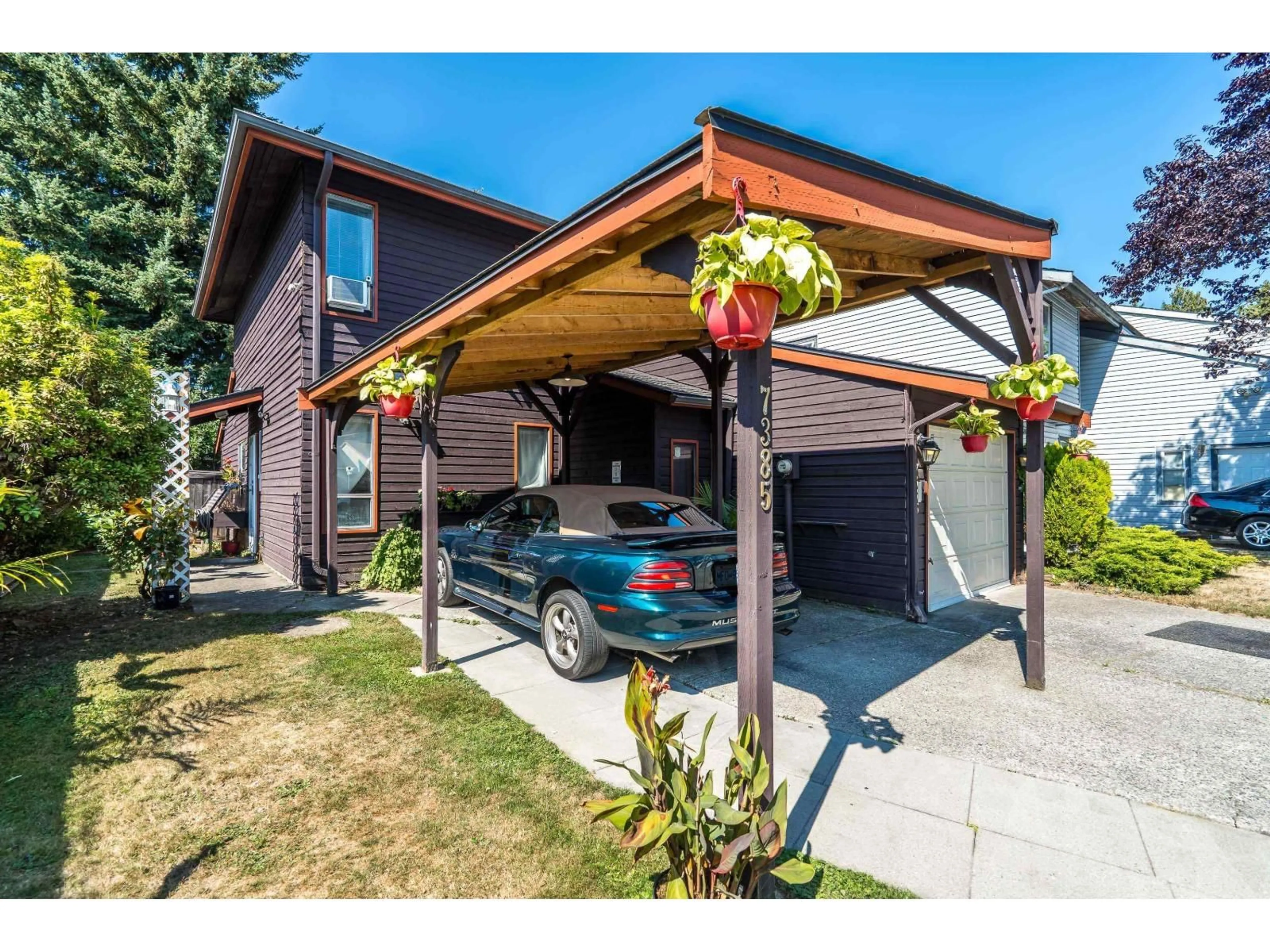 Indoor garage for 7385 129 STREET, Surrey British Columbia V3W7B8