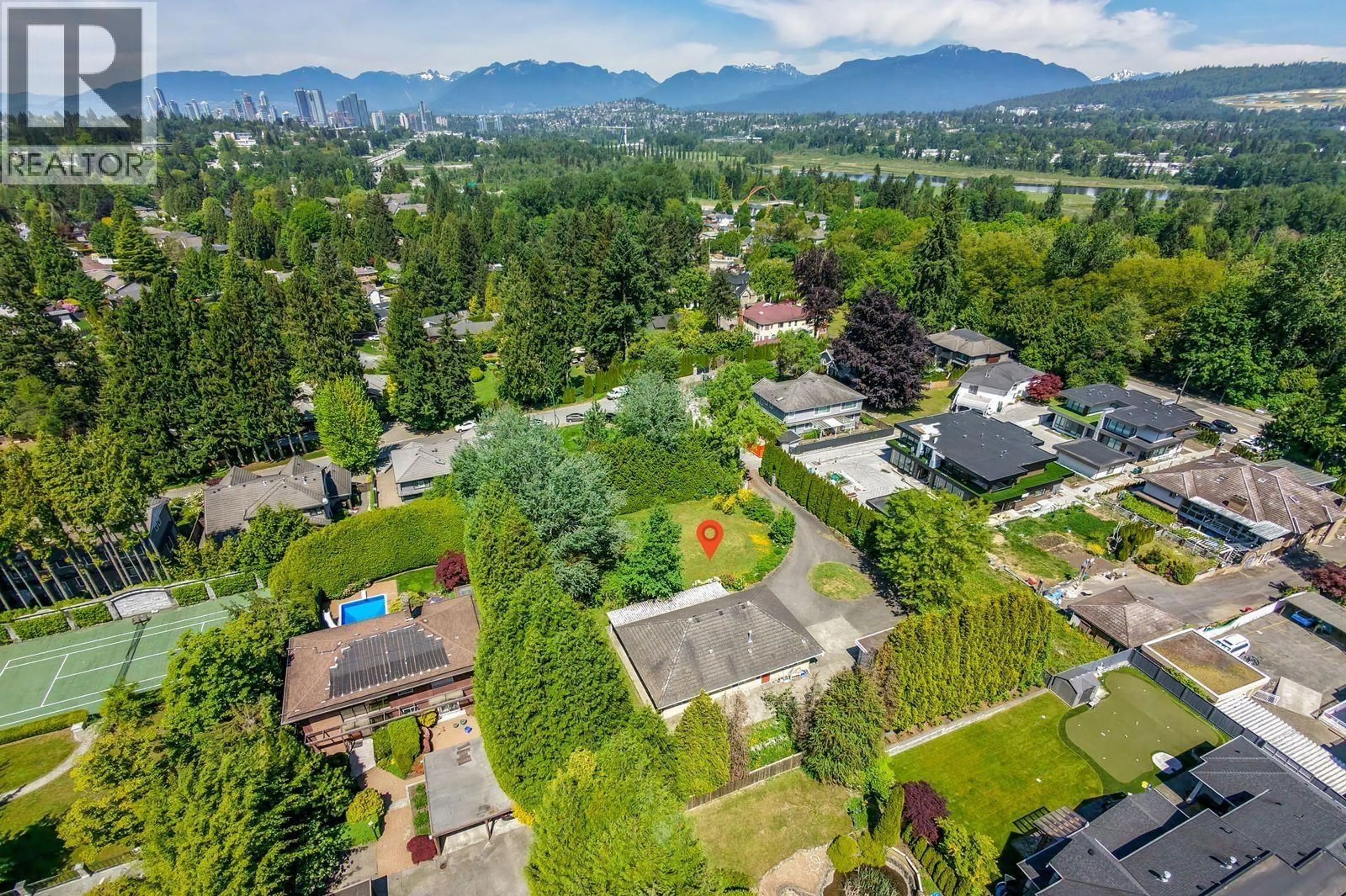 A pic from outside/outdoor area/front of a property/back of a property/a pic from drone, mountain view for 7668 WHEATER COURT, Burnaby British Columbia V5E4P3