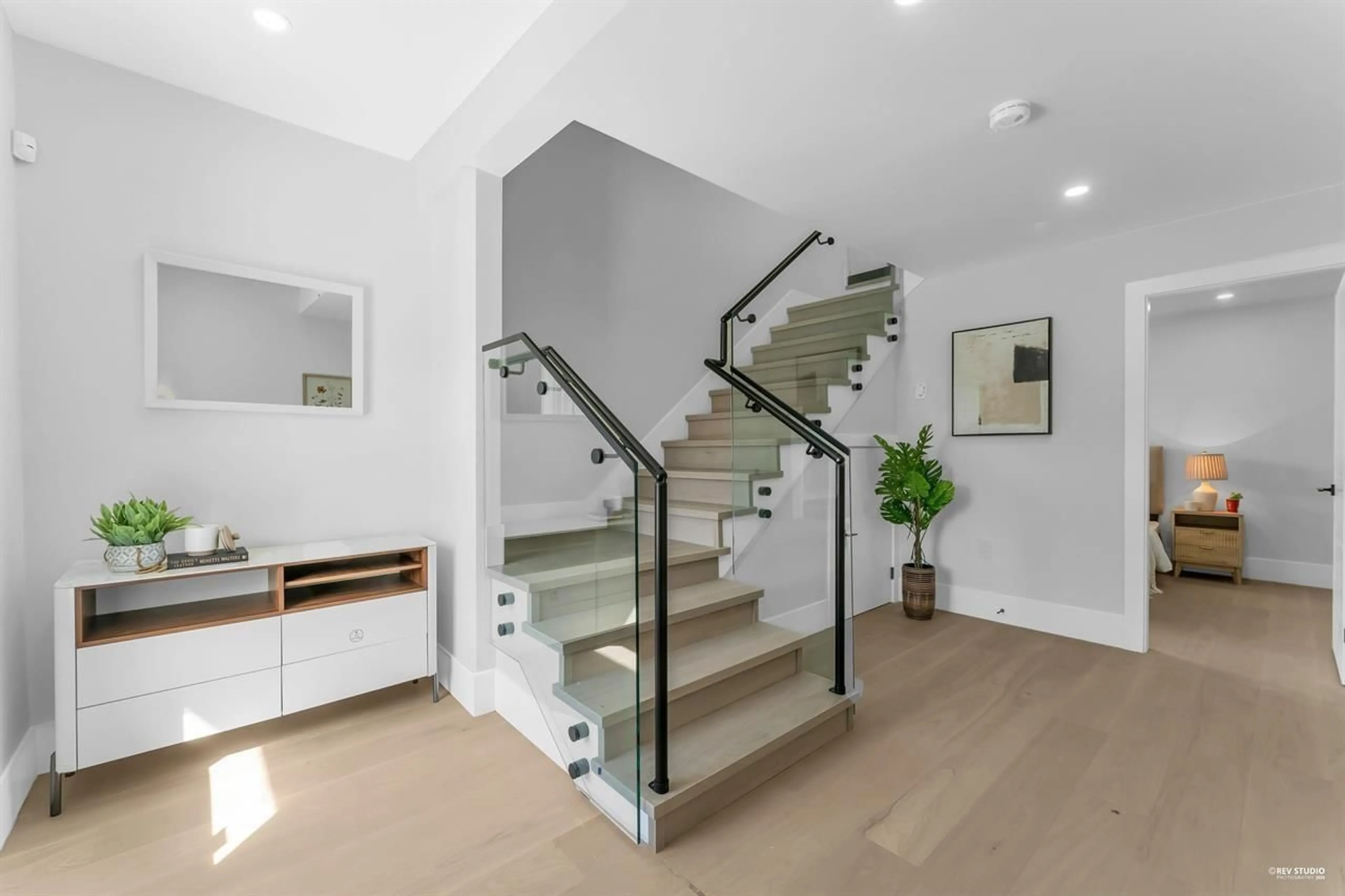 Stairs for 102 - 15871 111A AVENUE, Surrey British Columbia V4N5B4