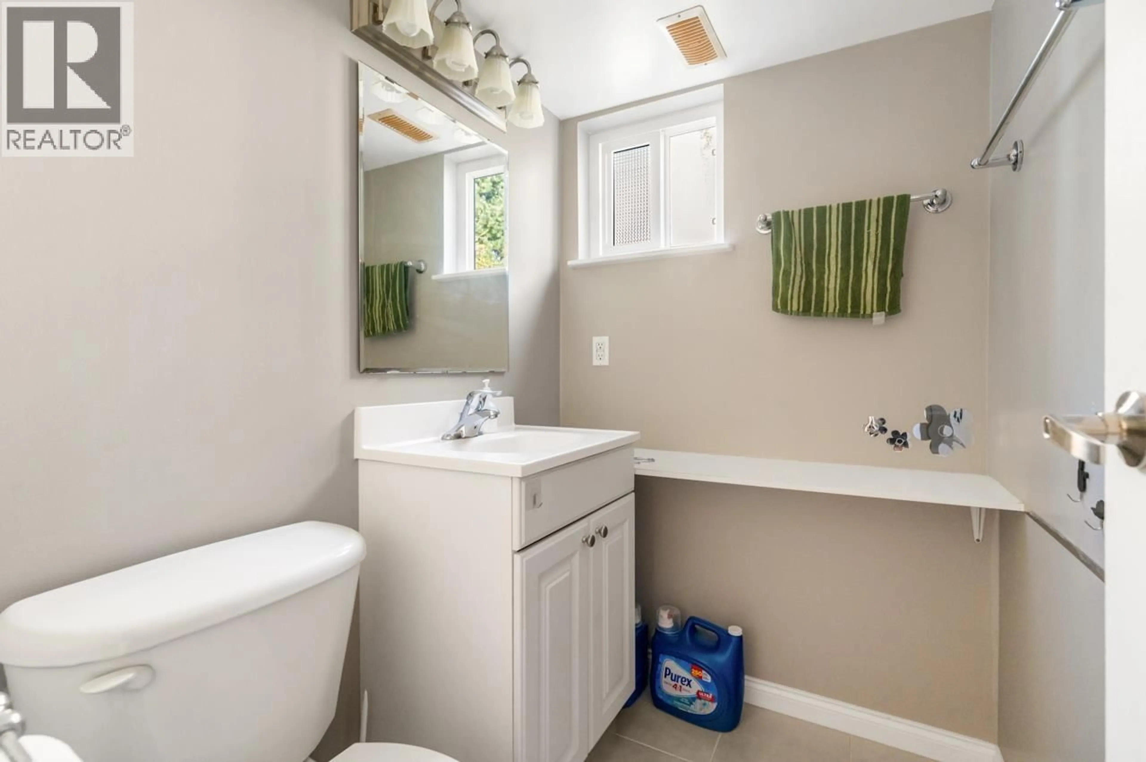 Standard bathroom, ceramic/tile floor for 9551 SNOWDON AVENUE, Richmond British Columbia V7A2M2