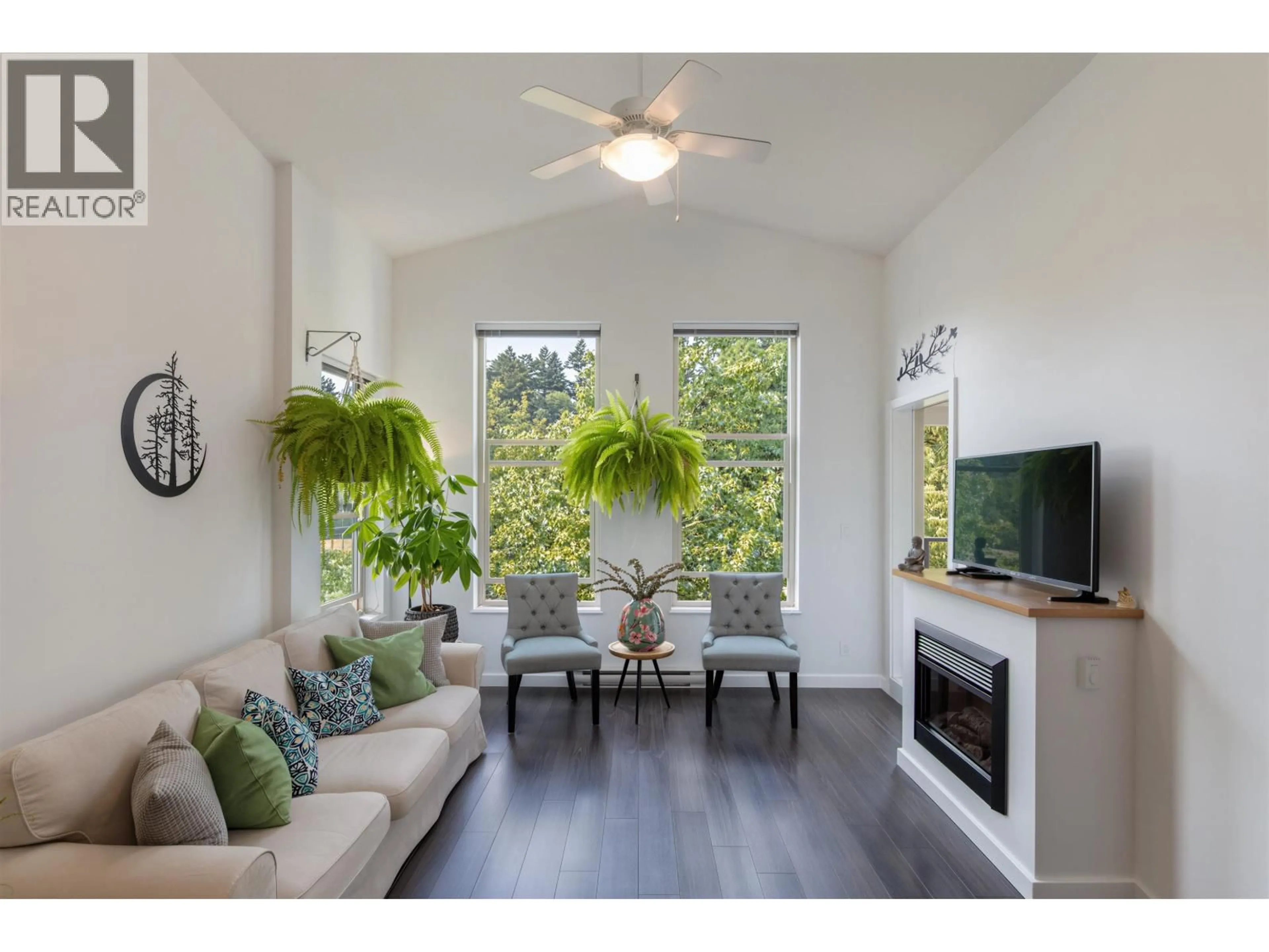 Living room with furniture, wood/laminate floor for 401 - 265 ROSS DRIVE, New Westminster British Columbia V3L0C8