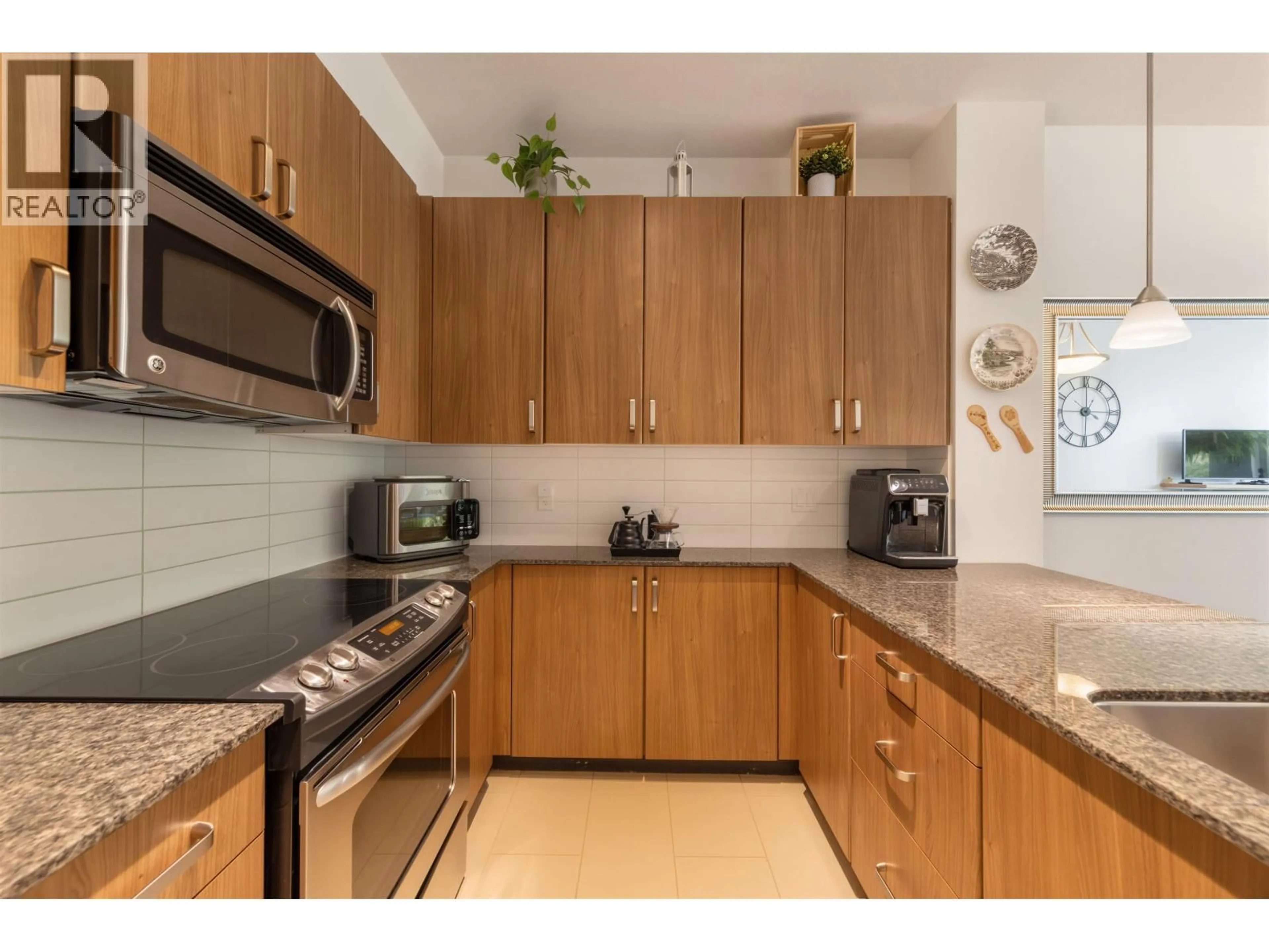 Standard kitchen, unknown for 401 - 265 ROSS DRIVE, New Westminster British Columbia V3L0C8