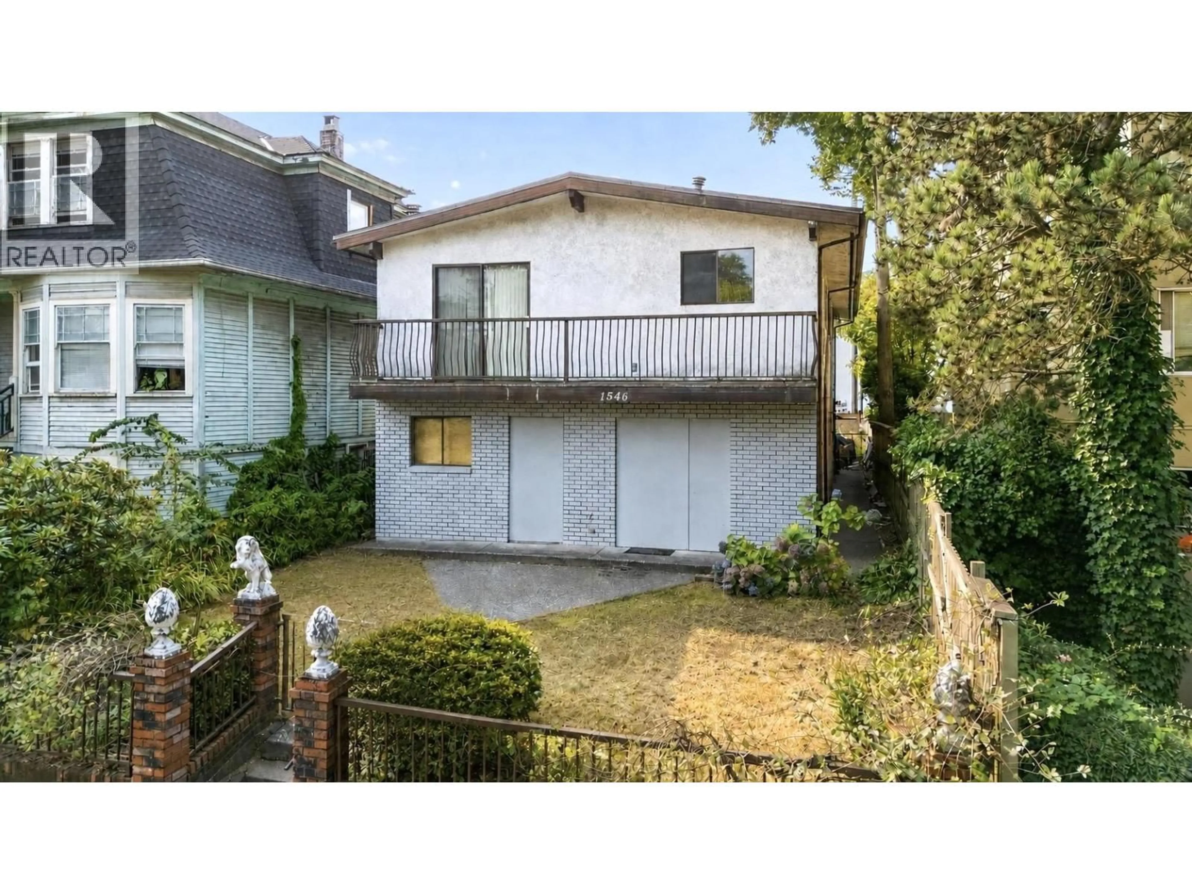 A pic from outside/outdoor area/front of a property/back of a property/a pic from drone, street for 1546 ADANAC STREET, Vancouver British Columbia V5L2C5
