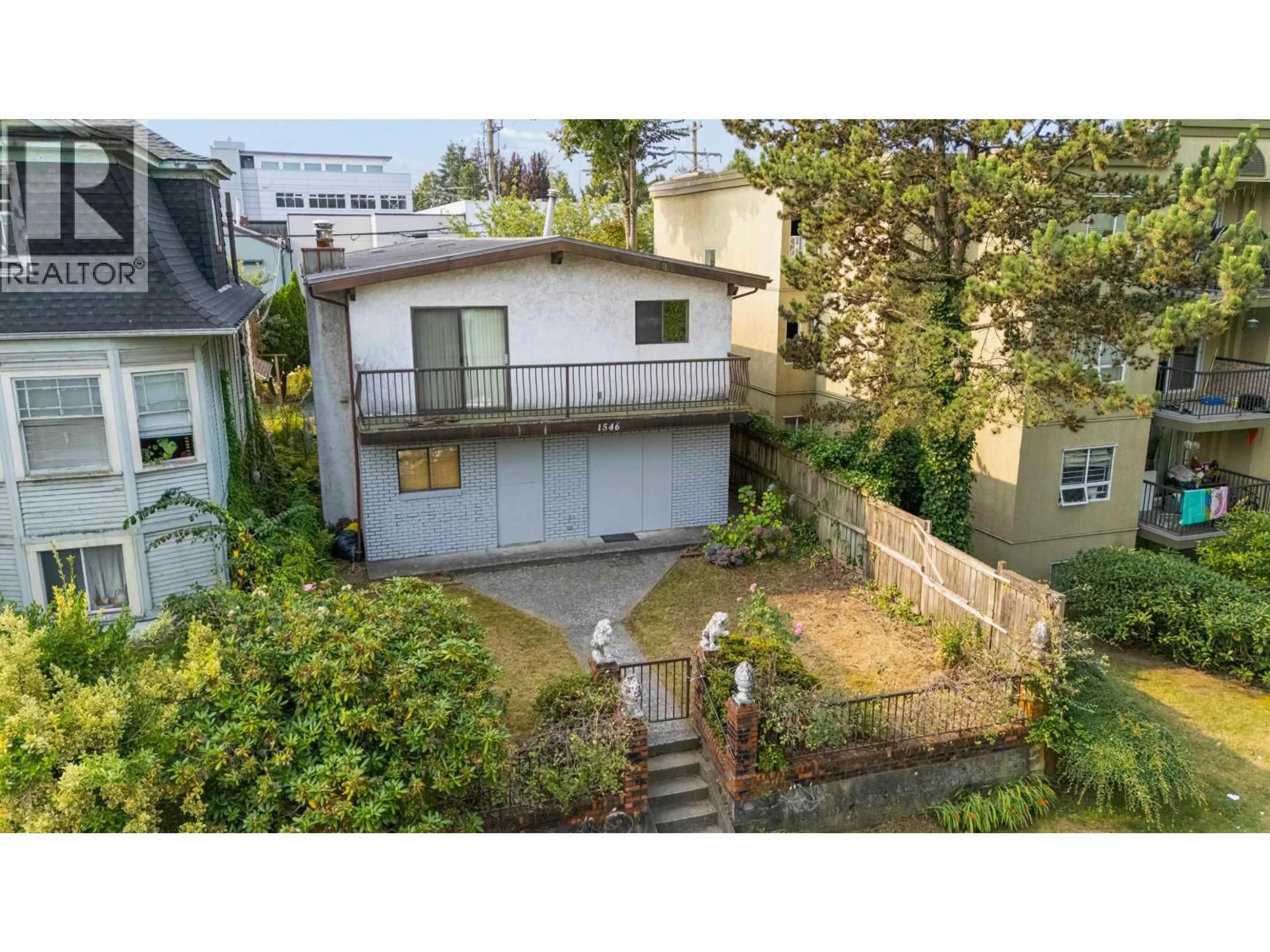 A pic from outside/outdoor area/front of a property/back of a property/a pic from drone, street for 1546 ADANAC STREET, Vancouver British Columbia V5L2C5