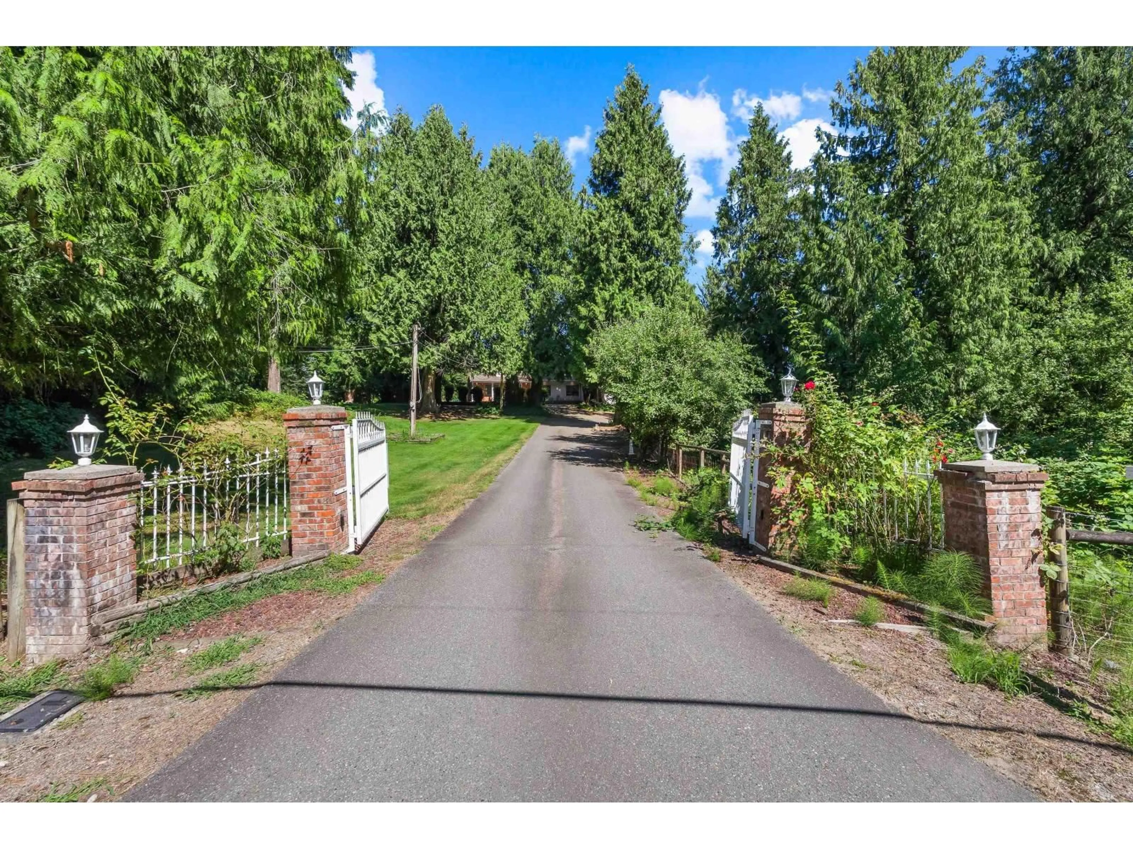 A pic from outside/outdoor area/front of a property/back of a property/a pic from drone, unknown for 6582 SATCHELL STREET, Abbotsford British Columbia V4X2G2