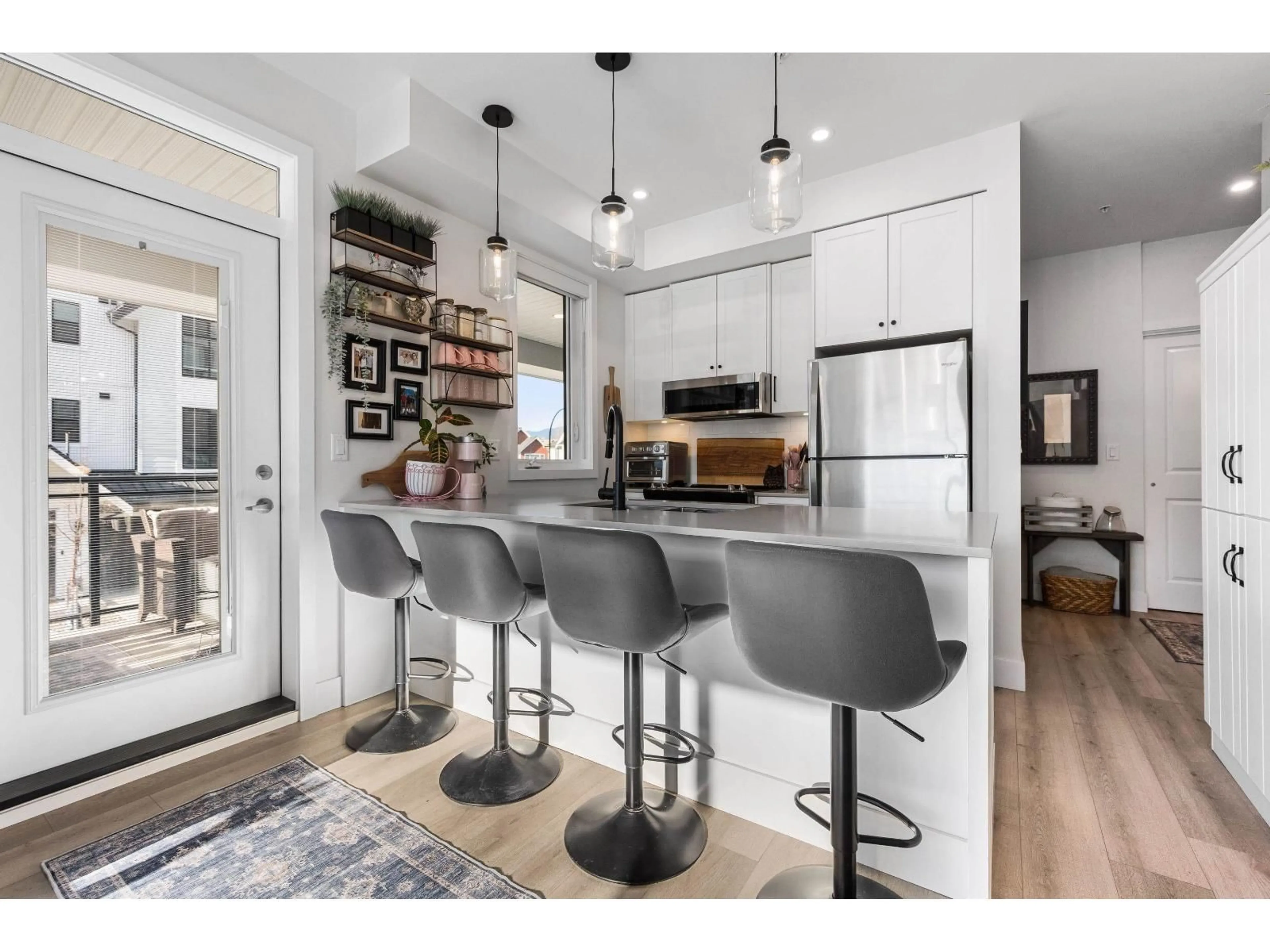 Open concept kitchen, unknown for 203 - 6045 CHILLIWACK RIVER ROAD, Chilliwack British Columbia V2R6L5