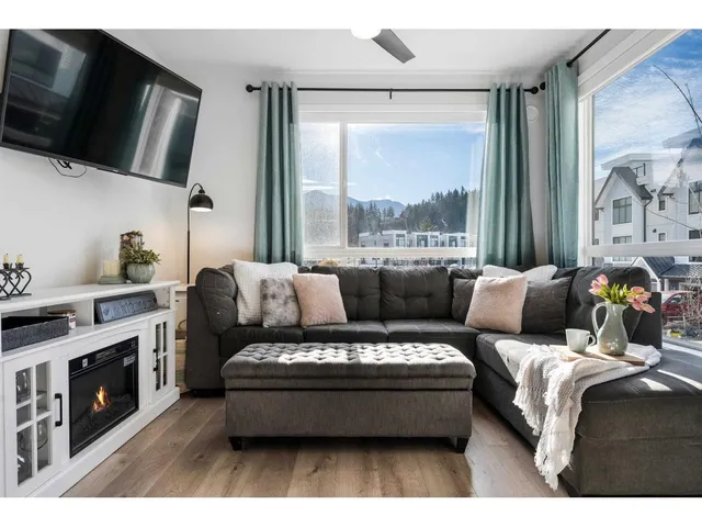 203 - 6045 CHILLIWACK RIVER ROAD, Chilliwack 3
