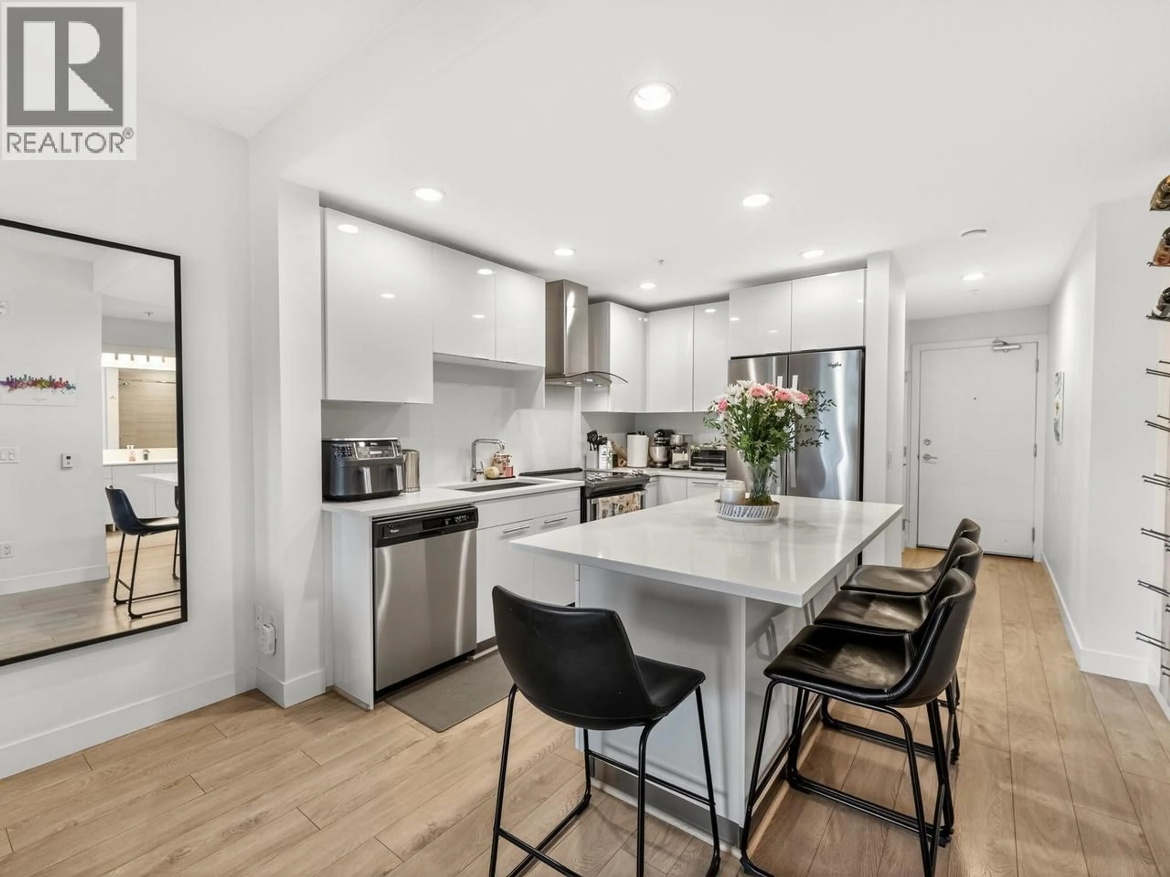 Open concept kitchen, unknown for 423 - 723 3RD STREET, North Vancouver British Columbia V7M0E4