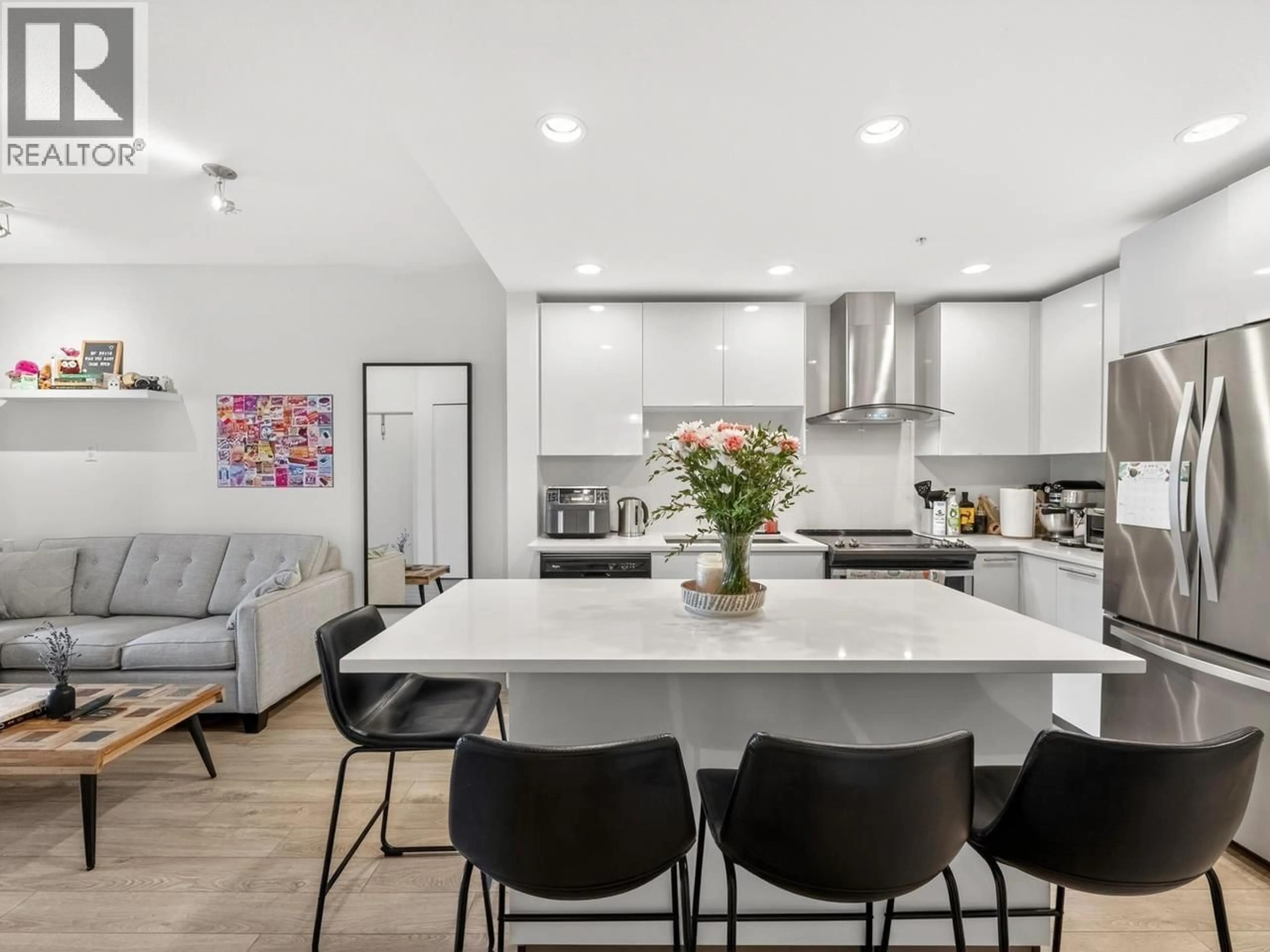Open concept kitchen, unknown for 423 - 723 3RD STREET, North Vancouver British Columbia V7M0E4
