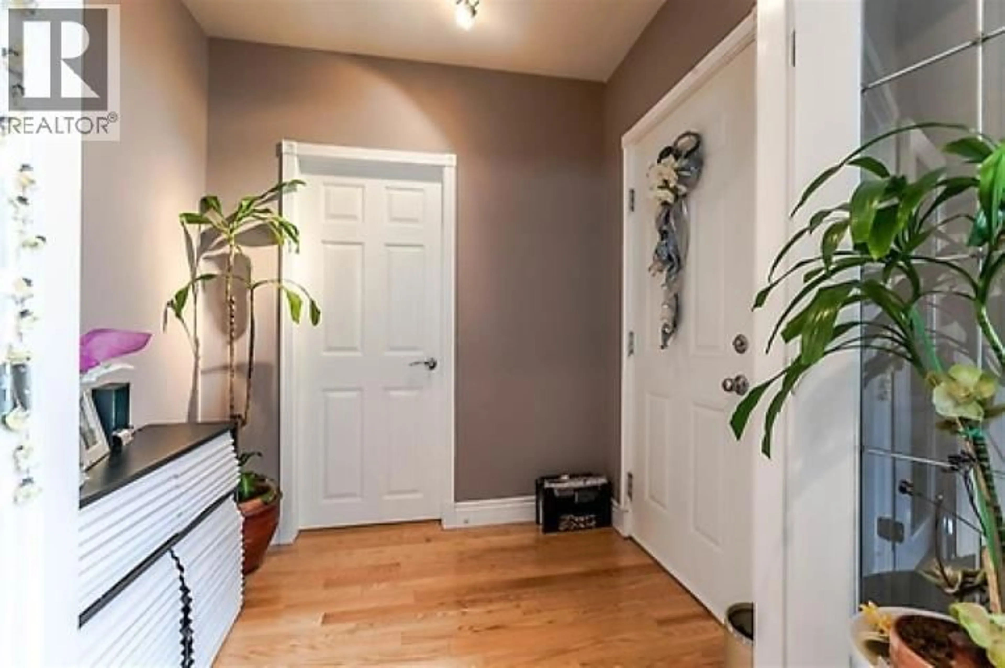 Indoor entryway for 586 60TH AVENUE, Vancouver British Columbia V5X2A3