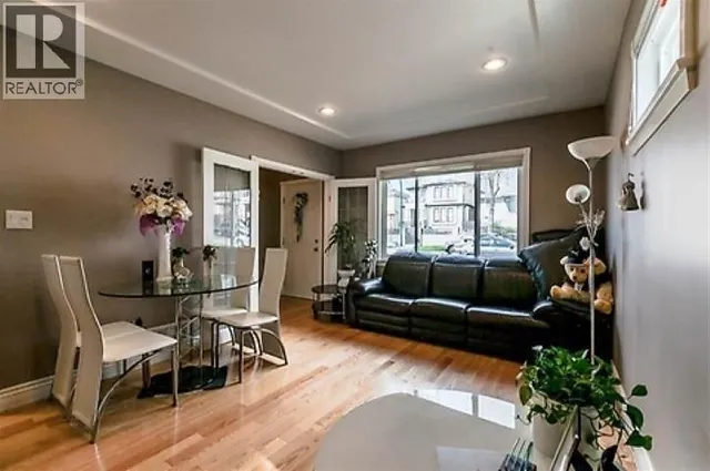 586 60TH AVENUE, Vancouver 4
