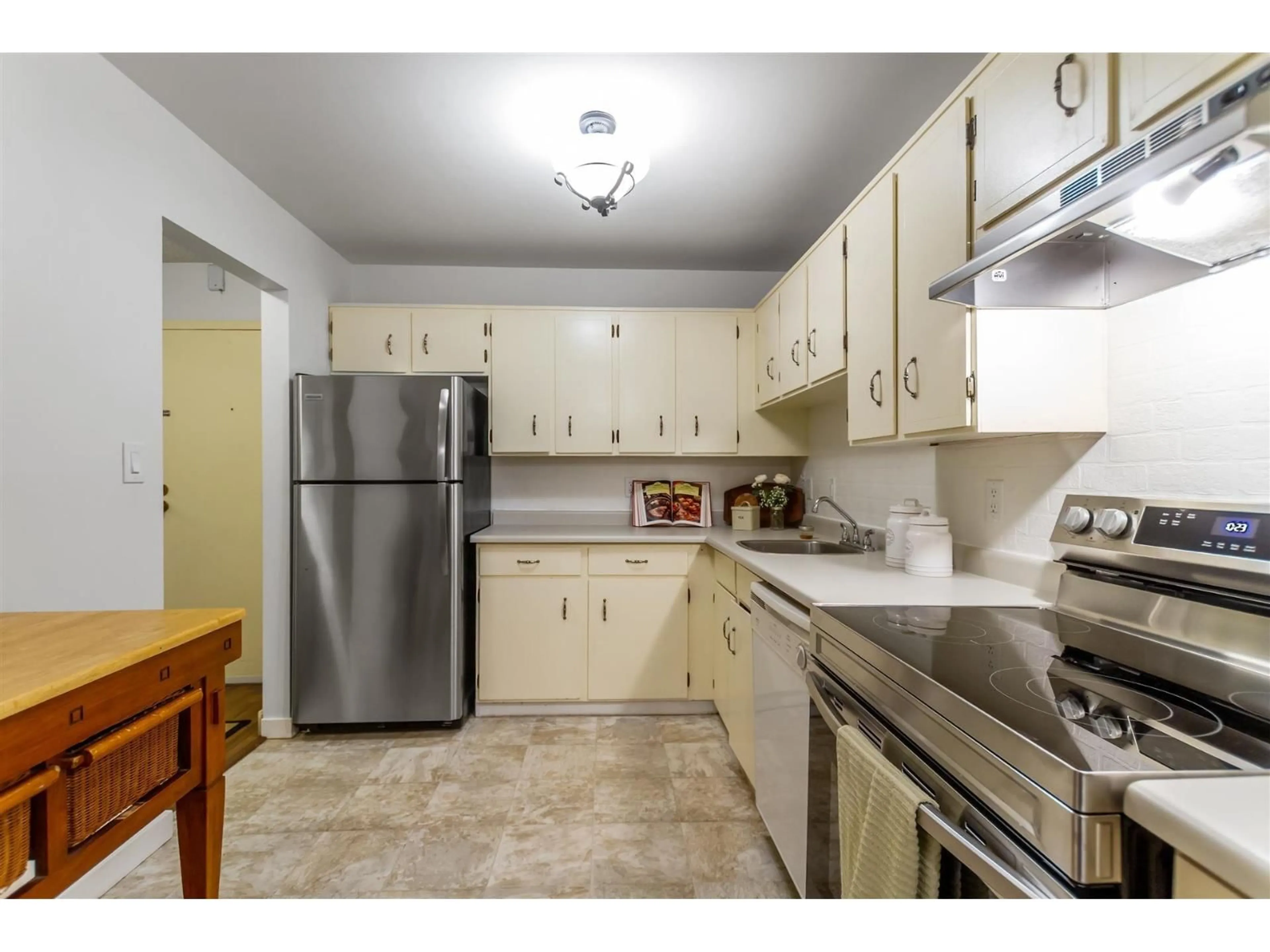 Standard kitchen, unknown for 108 - 1561 VIDAL STREET, White Rock British Columbia V4B5A7