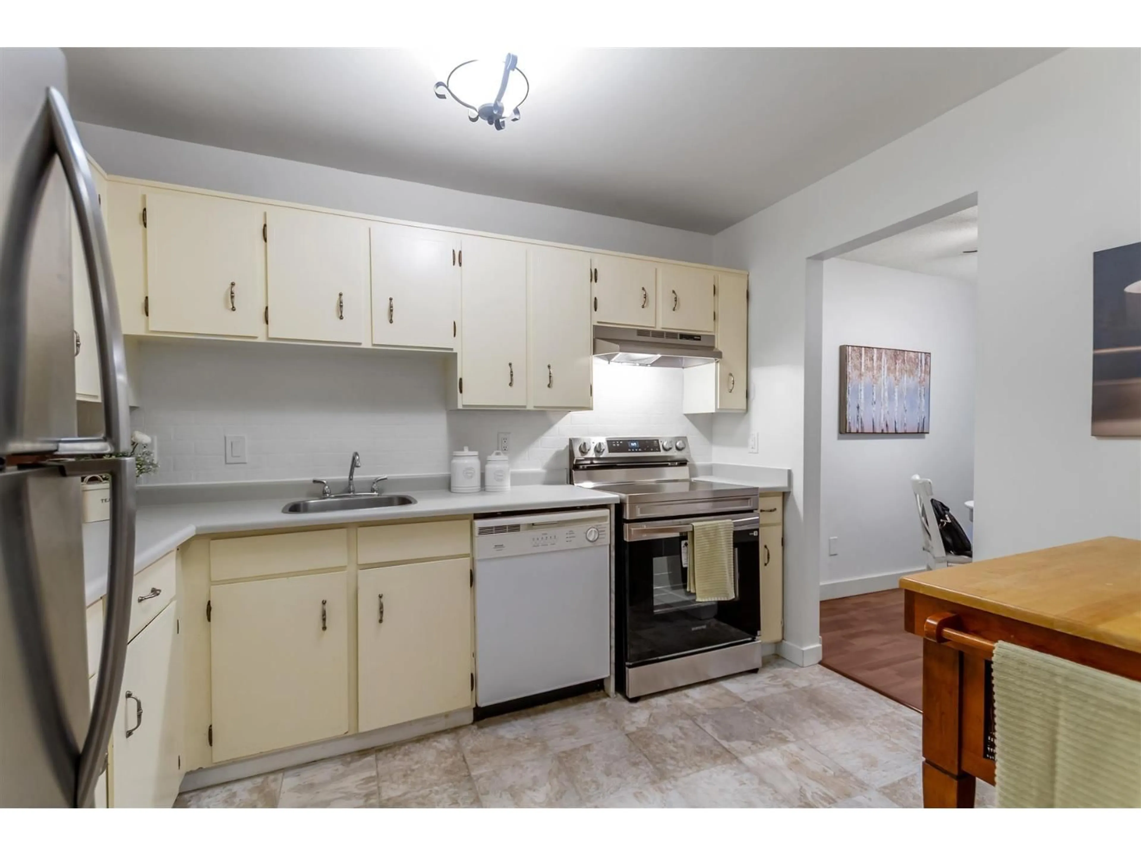 Standard kitchen, unknown for 108 - 1561 VIDAL STREET, White Rock British Columbia V4B5A7
