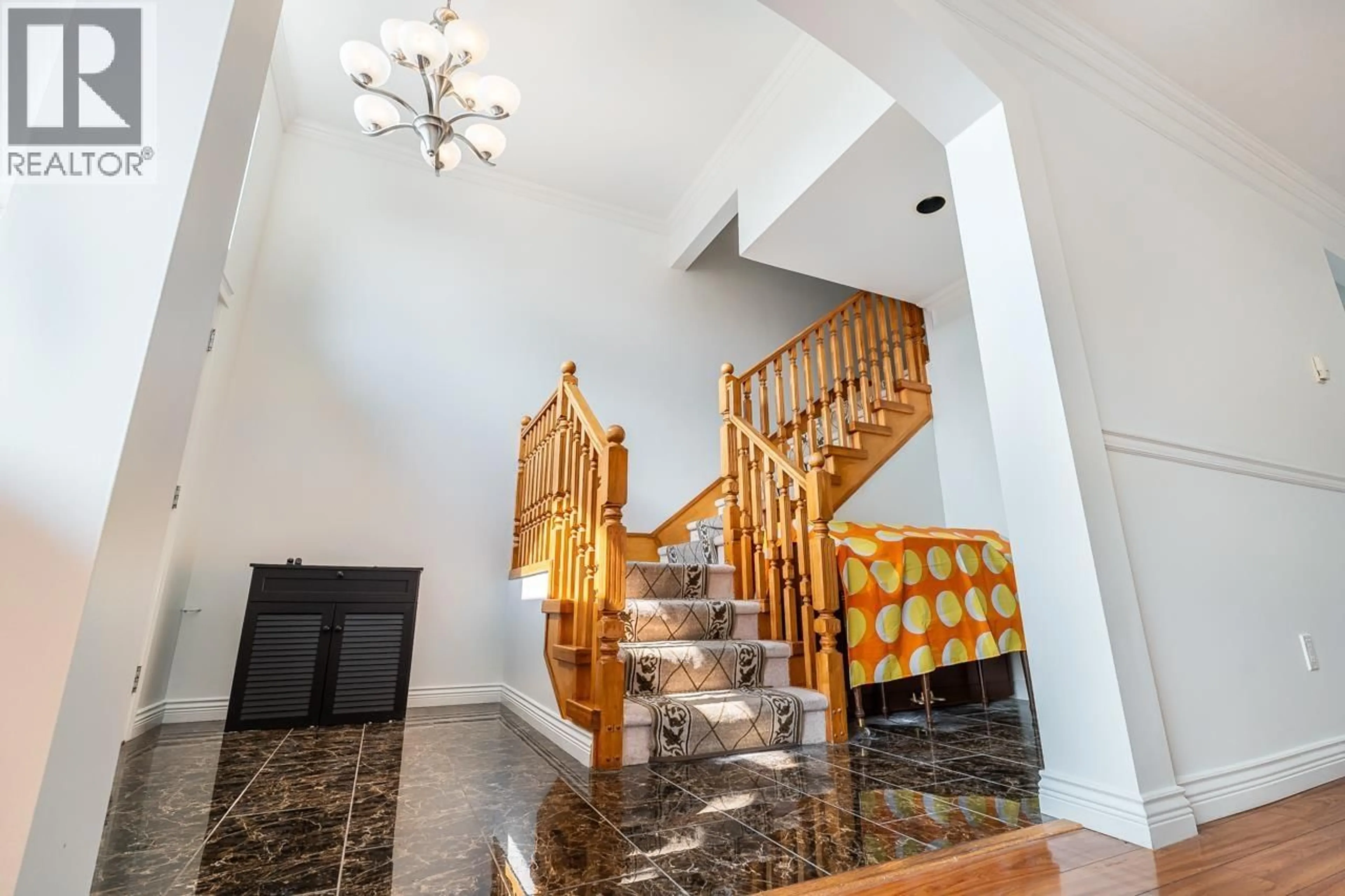 Indoor foyer for 8207 15TH AVENUE, Burnaby British Columbia V3N1X7