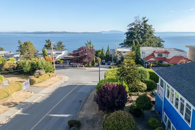 14139 MARINE DRIVE, White Rock 3