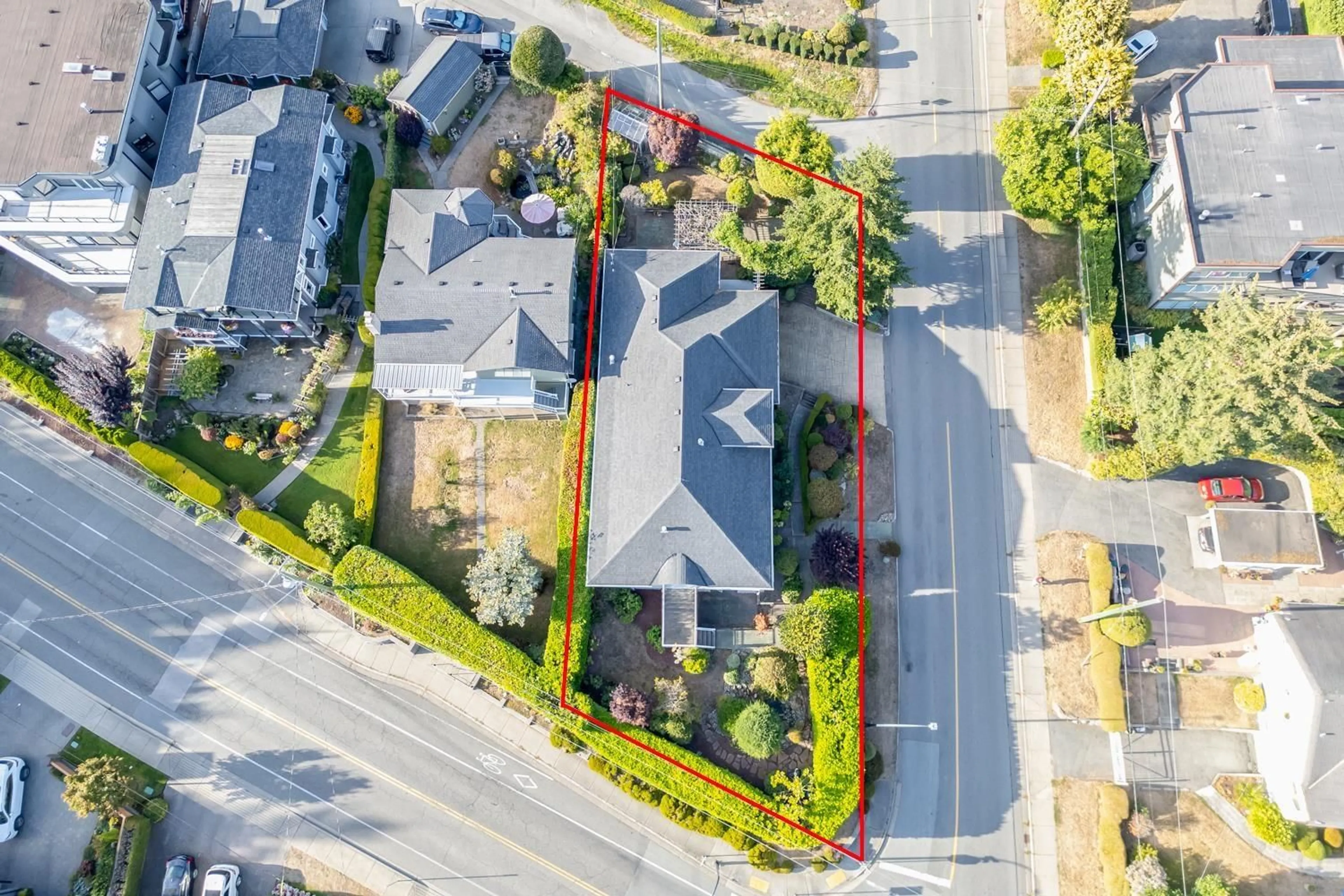 A pic from outside/outdoor area/front of a property/back of a property/a pic from drone, street for 14139 MARINE DRIVE, White Rock British Columbia V4B1A6