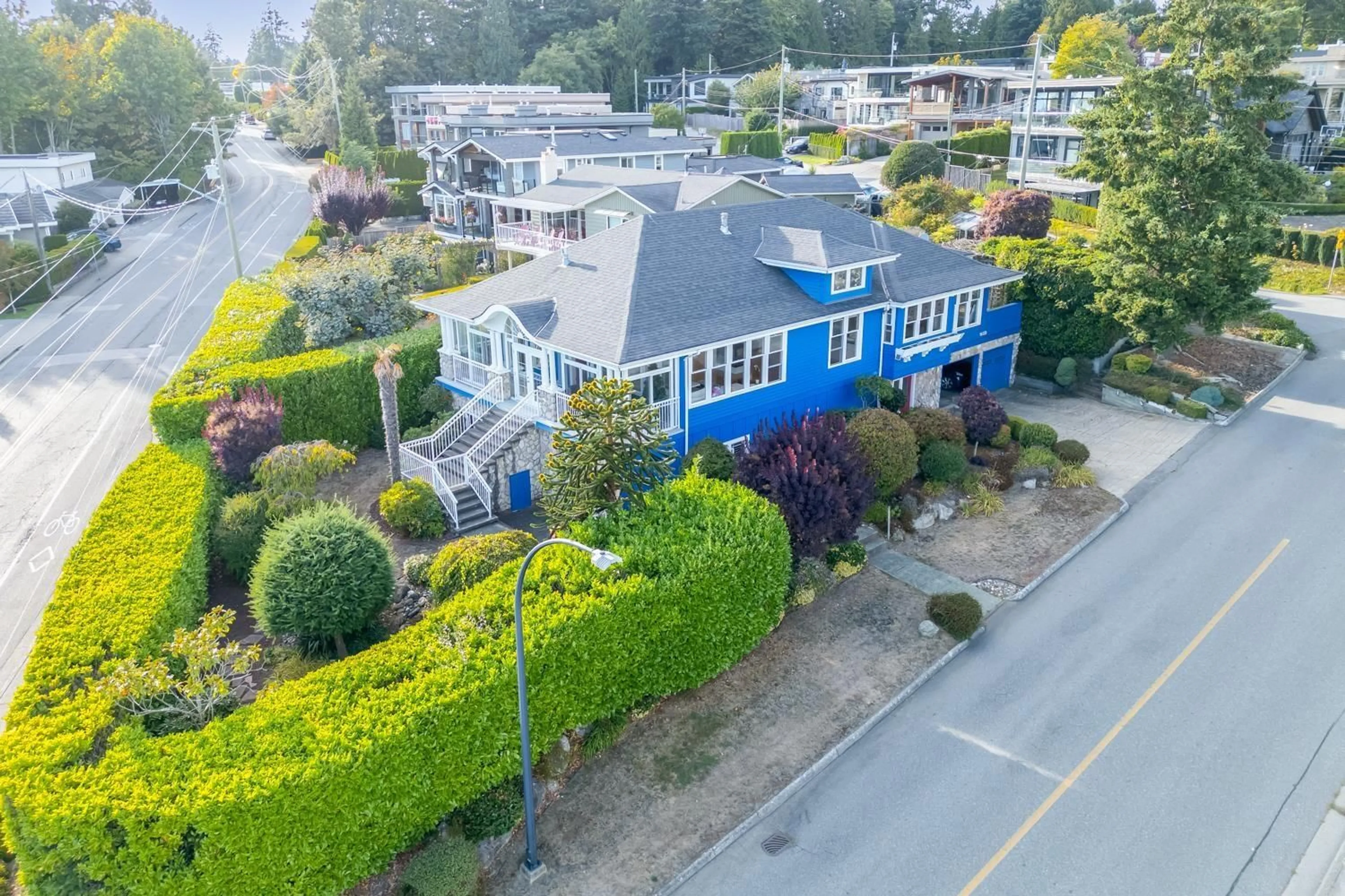A pic from outside/outdoor area/front of a property/back of a property/a pic from drone, street for 14139 MARINE DRIVE, White Rock British Columbia V4B1A6